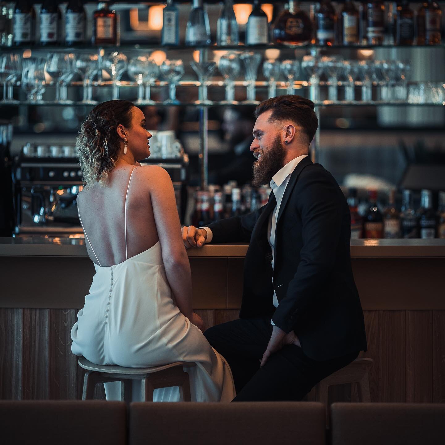 Vous accueillir, chers mari&eacute;s et mari&eacute;es, c&rsquo;est notre nouveaut&eacute; dans notre showroom Dunkerquois depuis quelques mois d&eacute;j&agrave;&hellip; Et quel bonheur de vous accompagner !

Retrouvez Emma et Loic, dans nos tenues 