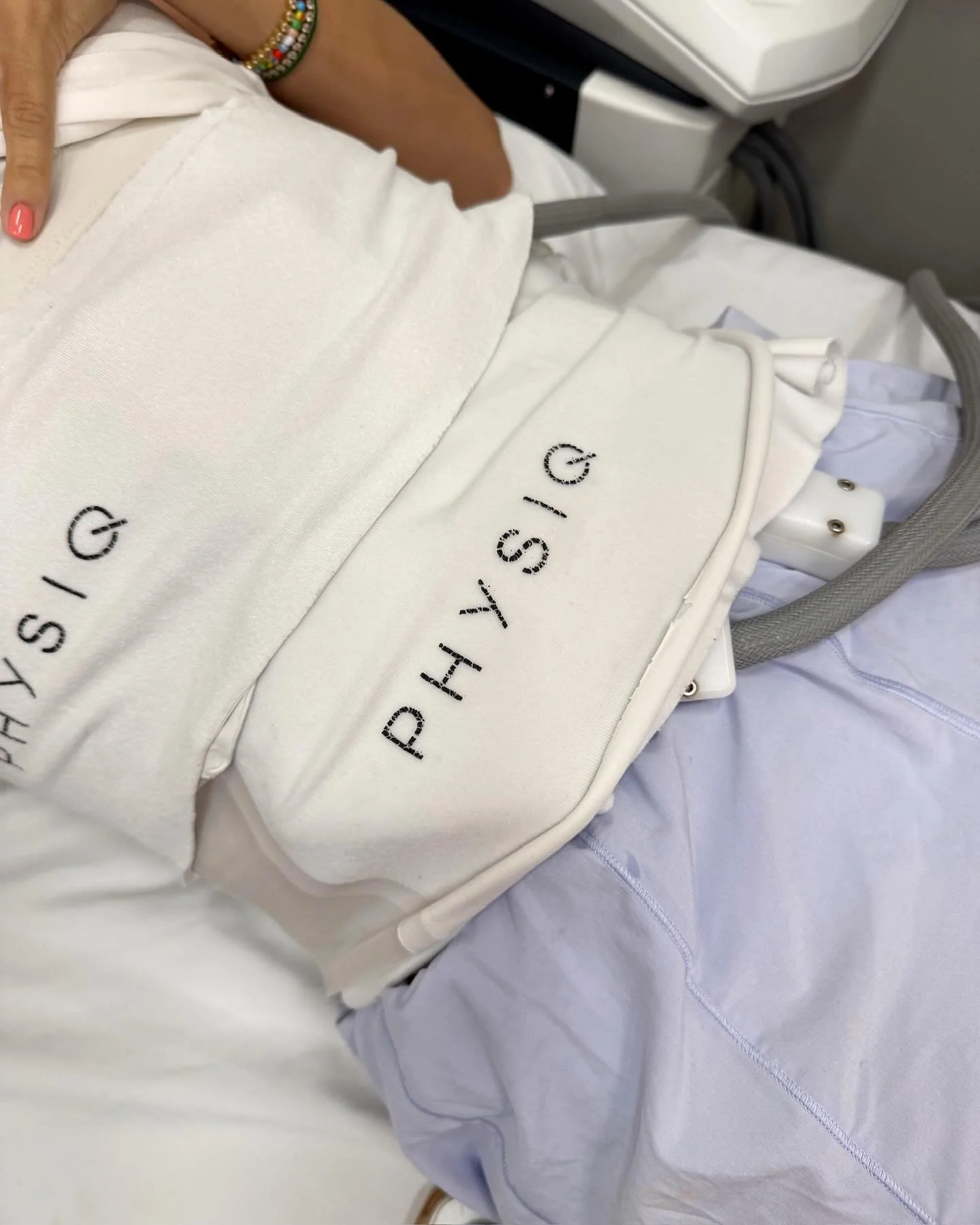 🤩Check out these fantastic PHYSIQ results. This is after a series of 7 sessions. Typically patients will do an initial series of 5-10 sessions for best results and then re-asses after that. 

🔥PHYSIQ is one of our favorite devices designed to burn 