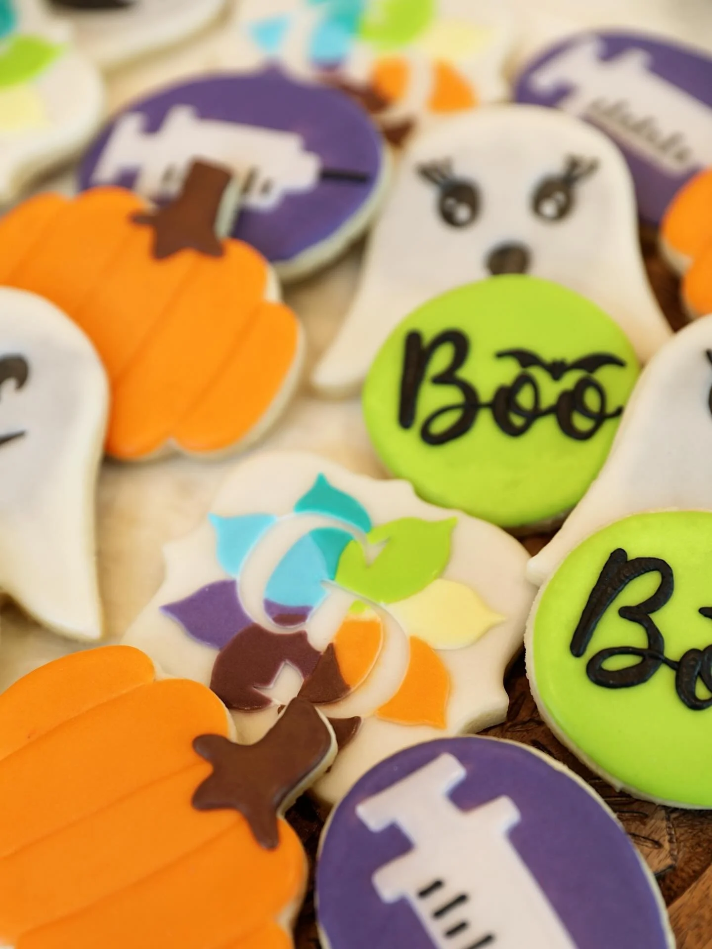 Who&rsquo;s ready for Halloween?! 🎃🎃🎃 Join us tomorrow for a spooky fun time. 

At our Crestline location we will have a bounce house, trick or treating, raffle prizes &amp; face painting for you &amp; your kids to enjoy before the parade! 

Parad