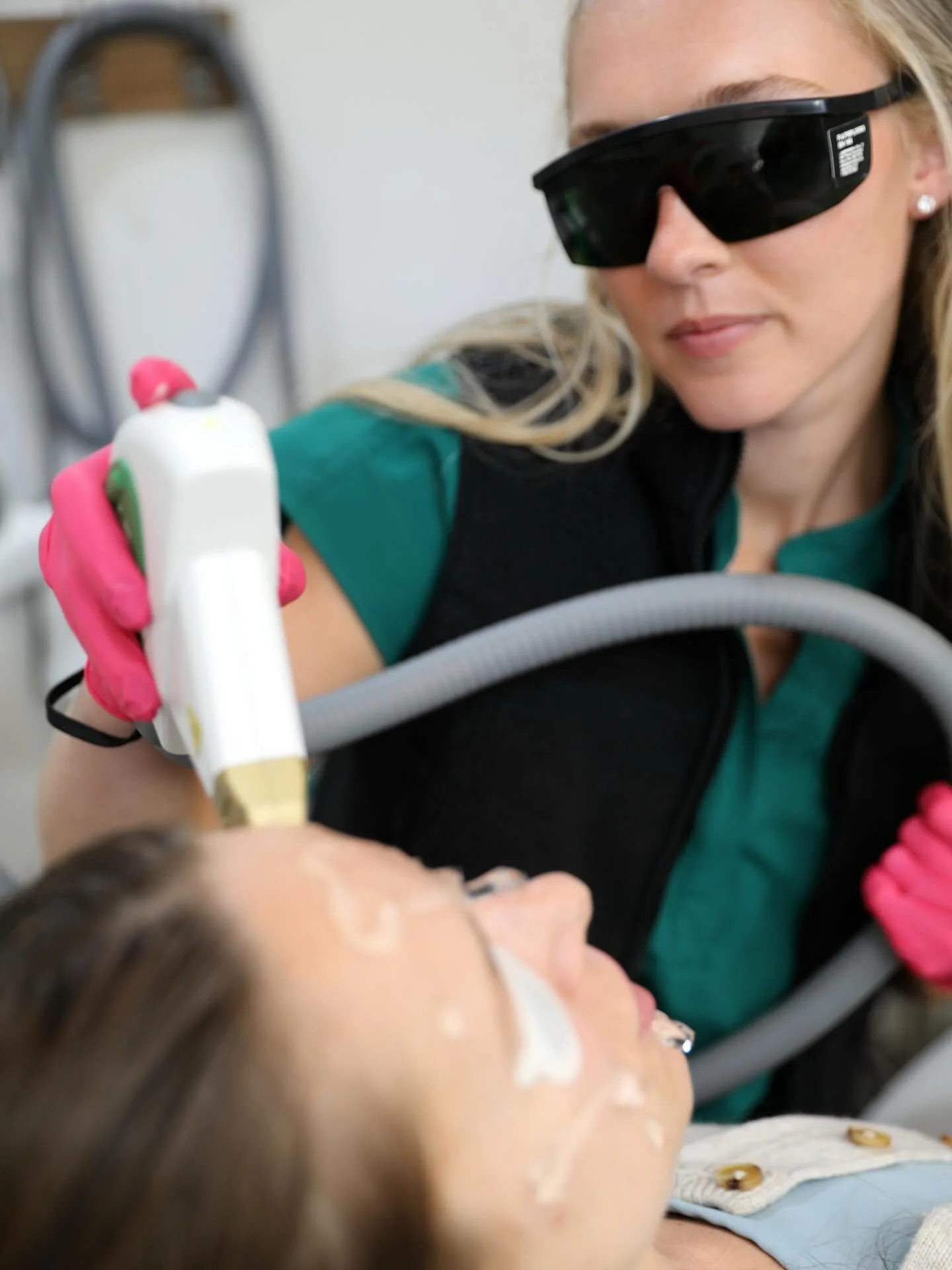 You want clearer, more even skin&mdash;but redness, sun damage, acne and pigmentation keeps popping up. 

That&rsquo;s why our PA Ellen loves IPL because it targets common skin frustrations. 

Ellen recommends IPL to: 
✨Break up unwanted pigment for 