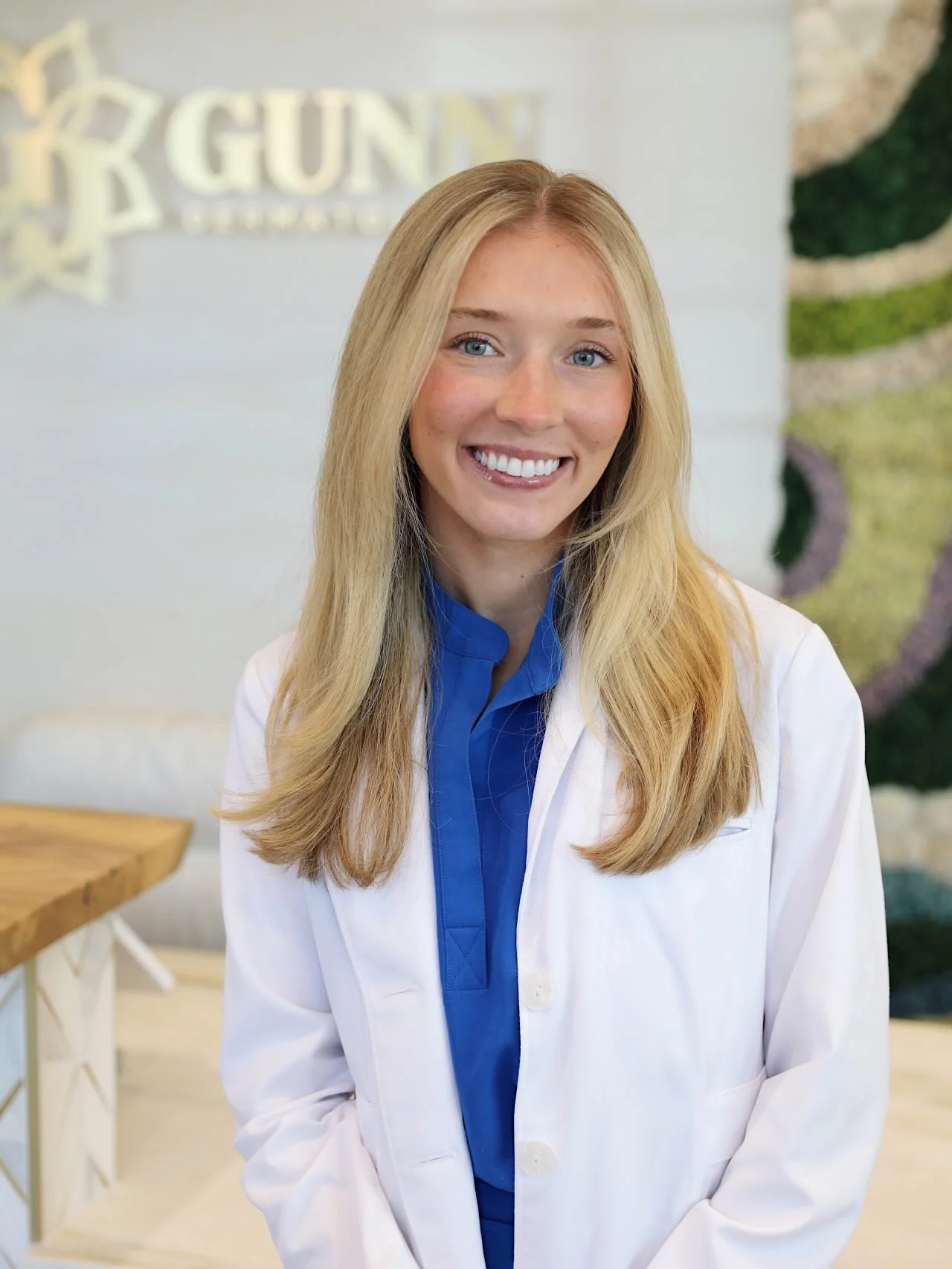 Happy 1 Year Gunniversary to our PA Ellen! ✨🫶From acne visits and skin checks to laser treatments and thoughtfully curated skincare routines, Ellen meets every patient exactly where they are. Her intelligence, curiosity, and dedication to learning m