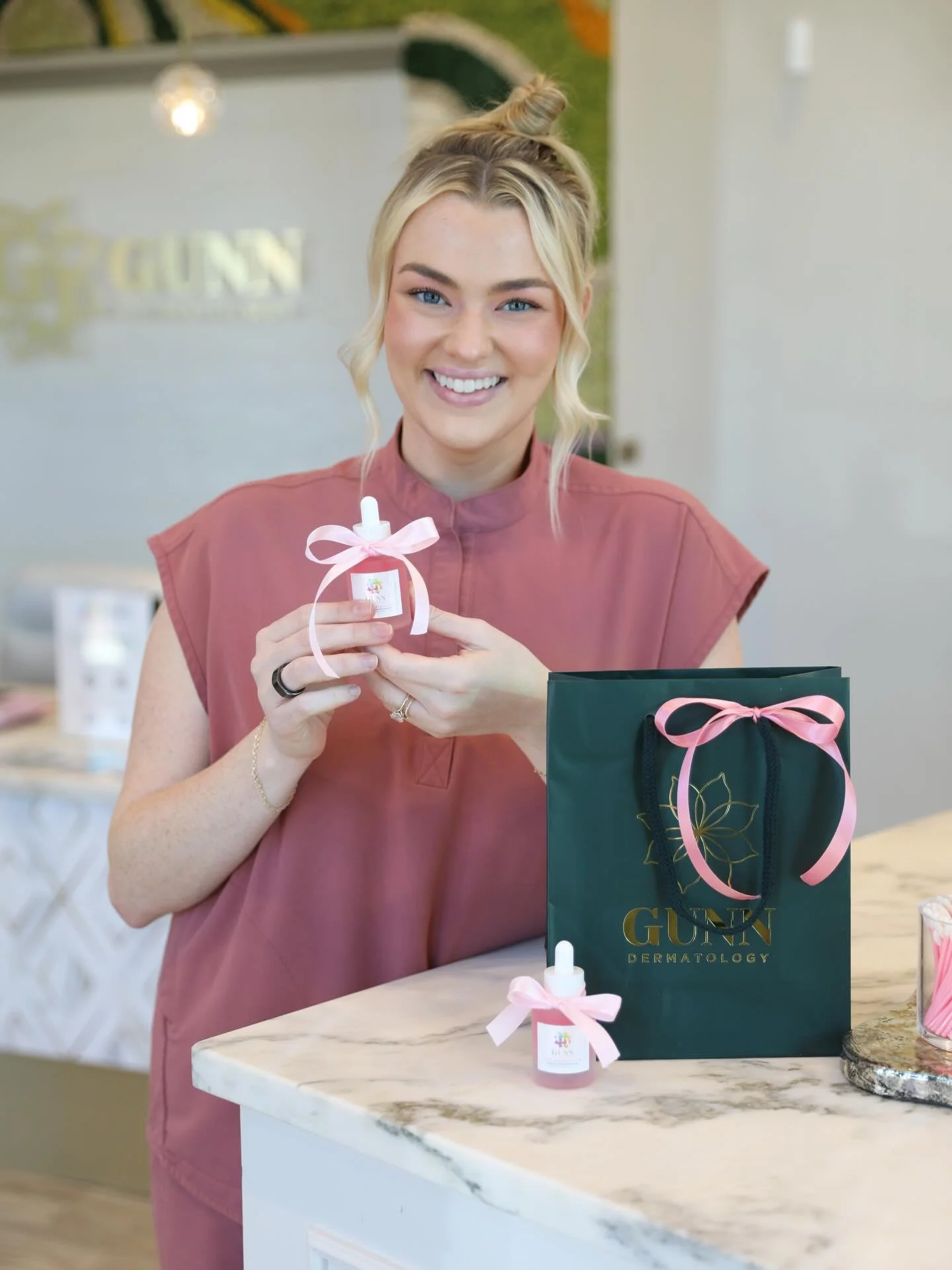 Happy 4 Year Gunniversary to our amazing aesthetician, Randel! 🎉💚

Randel not only brings so much talent and care to our patients every day but she also gives back in a meaningful way. She volunteers her time at The Lovelady Center, teaching these 