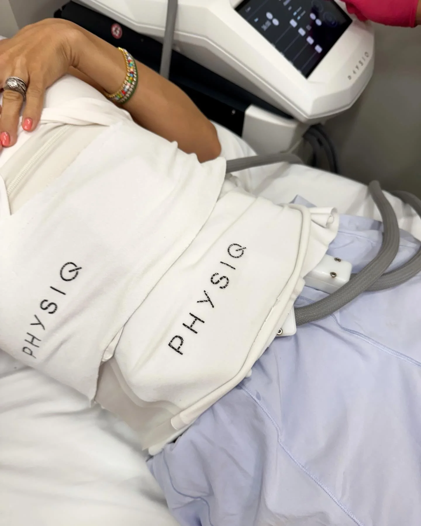 You can eat clean.
You can train consistently.
And still have stubborn areas that don&rsquo;t respond.

Hormones, genetics, pregnancy, and prior surgery all influence how our bodies store fat and build muscle.

EmSculpt NEO and PHYSIQ are designed to