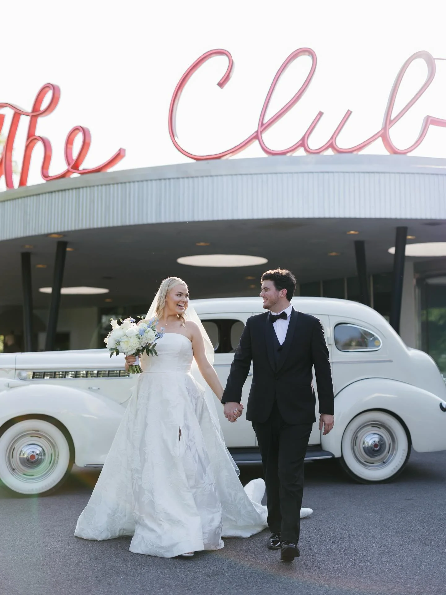 What an absolutely stunning bride! 🤍
When a Gunn Girl is getting married you know the skin prep is going to be good and we loved helping Randel get ready for her big day! 

Here&rsquo;s a breakdown of what she did: 
6 Months Out: Alternating Hydrafa