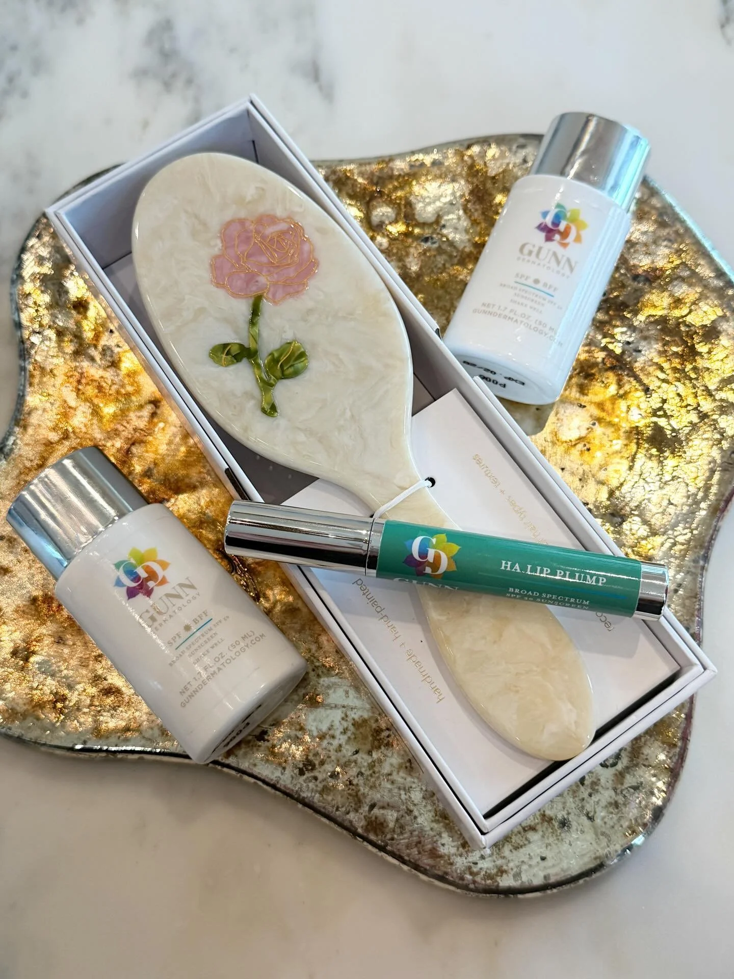 ☀️Your SPF BFF has arrived just in time for Easter! 

Our new mineral sunscreen is SPF 50, great for the face and you can easily mix it with your tanning drops. 

It&rsquo;s sheer, lightweight and doesn&rsquo;t leave a white cast. 

🐣🪺🐰🌻This woul