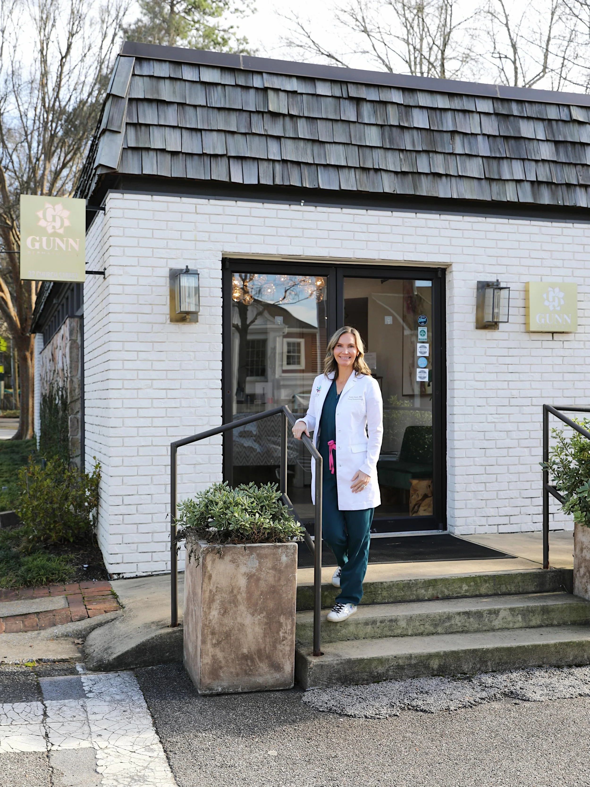 Happy Birthday Dr. Gunn!!! 🎂🎂🎂You are an exceptional doctor, mom of four and incredible leader of Gunn Dermatology!  Thank you for always dreaming bigger and constantly inspiring those around you. We love celebrating you today and every day. Wishi