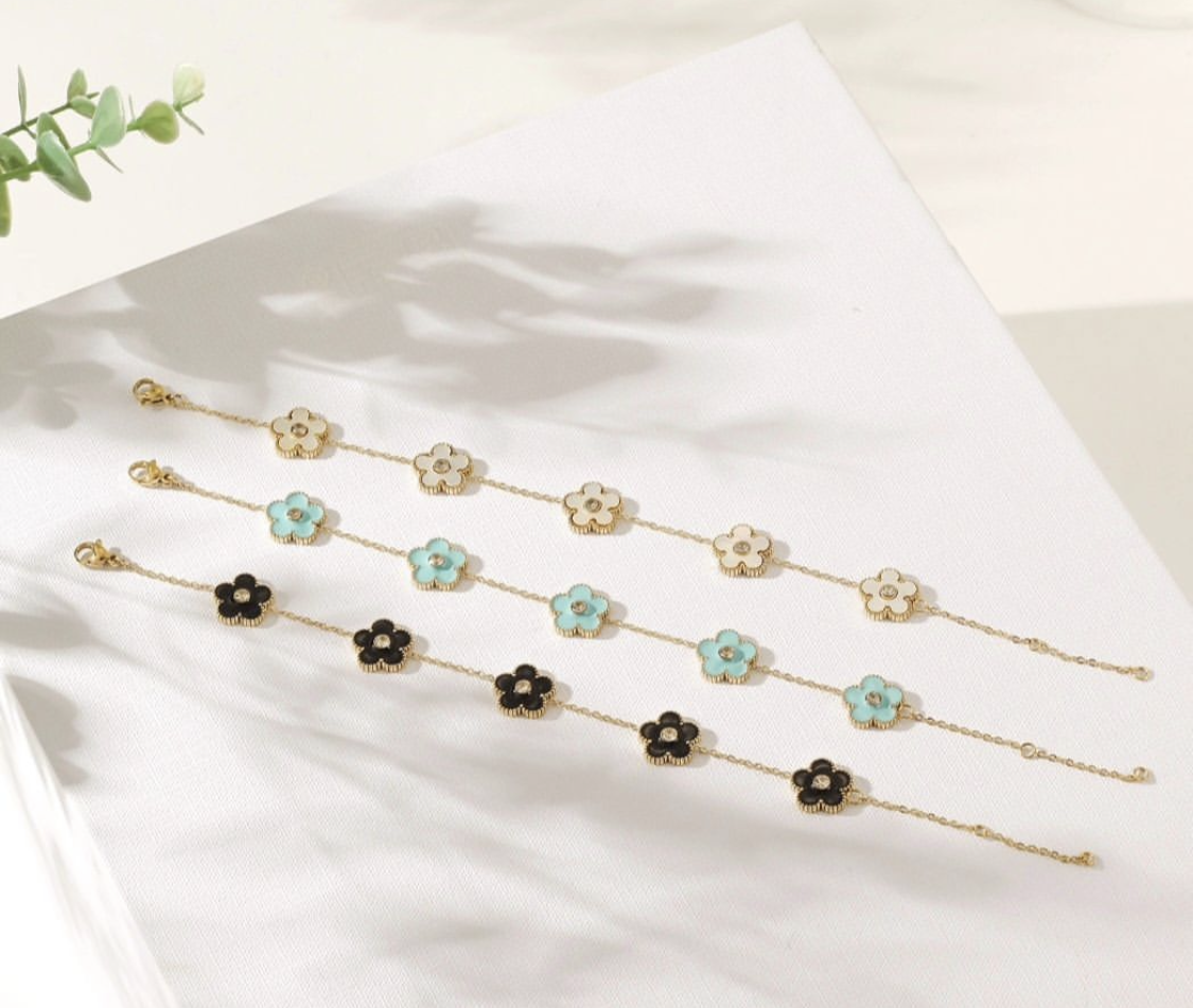 Daisy Flower Bracelets .png
