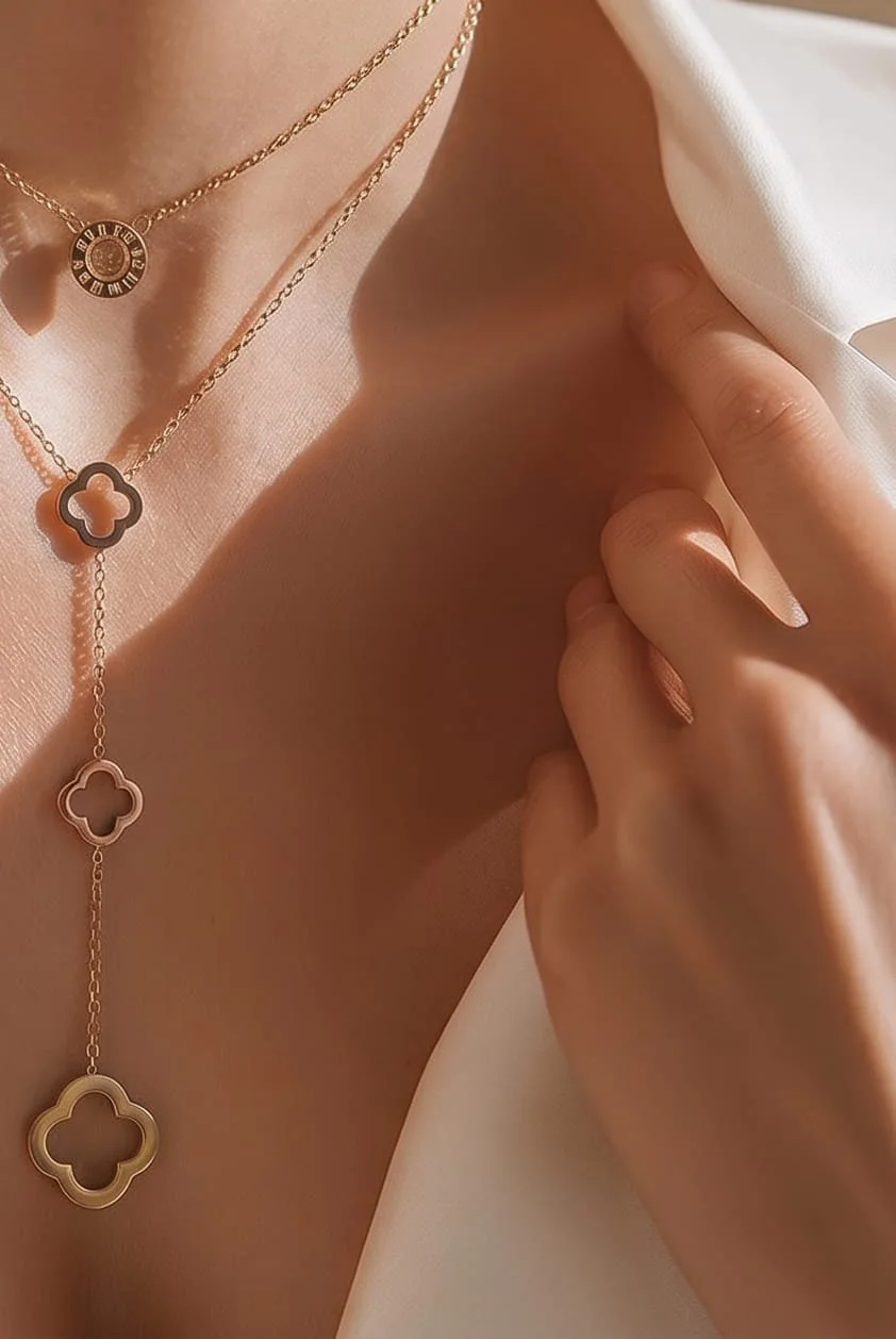 Jenny Clover Lariat Necklace with Open Link Chain and Large Dangling Open Clover Pendant