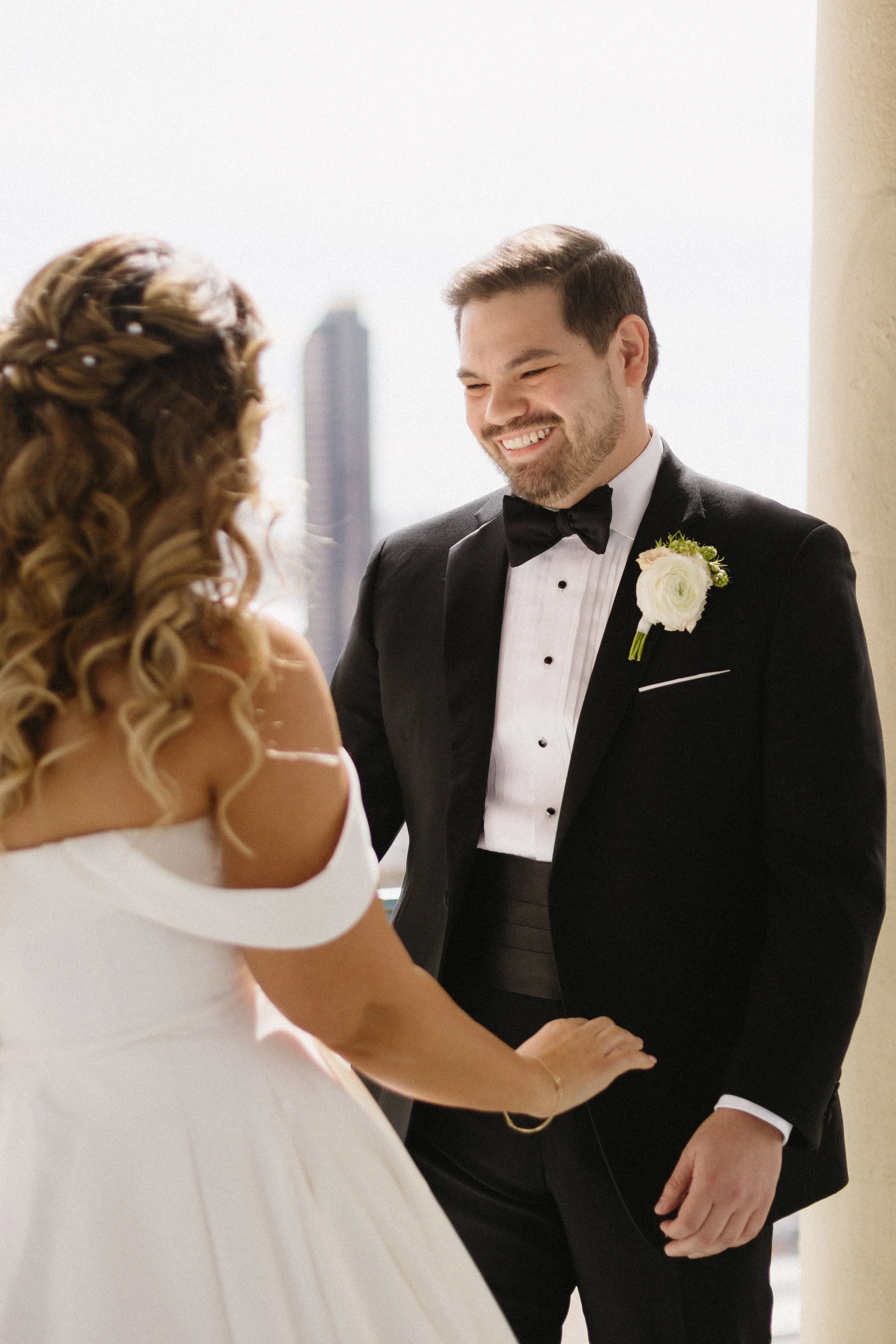 downtown-san-diego-wedding-photographer-courtyard-marriott-rooftop-first-look