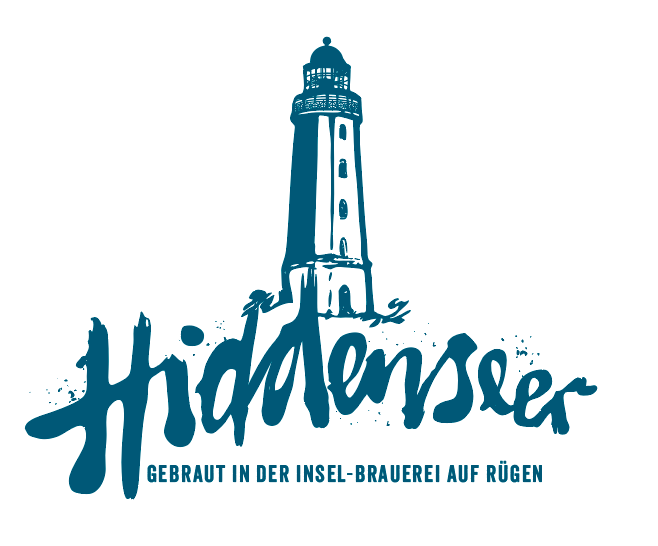 Logo mit Leuchtturm und dem Schriftzug 'Hiddensee' und dem Slogan 'GEBRAUT IN DER INSEL-BRAUEREI AUF RÜGEN'.