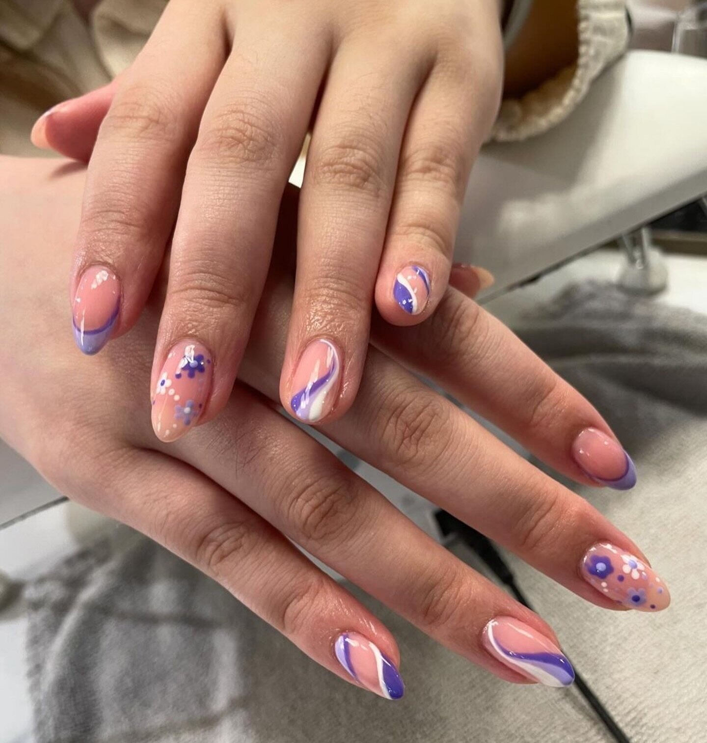 #Repost @paintbyqian with @use.repost
・・・
Spring time 🌸 💅
