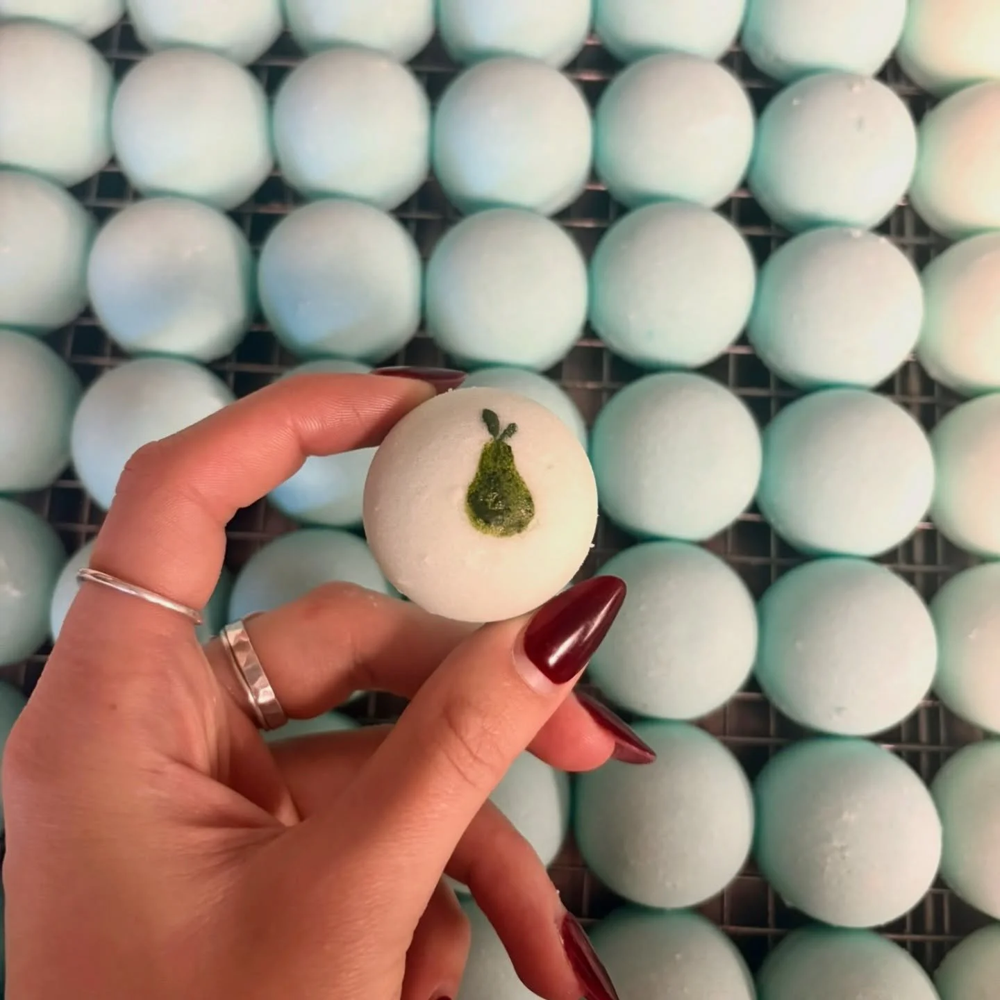 🍐

.
.
.
#IslandSoapCo #HandmadeBathBombs #NaturalBathProducts #ShopLocalBC #SaltSpringMarket