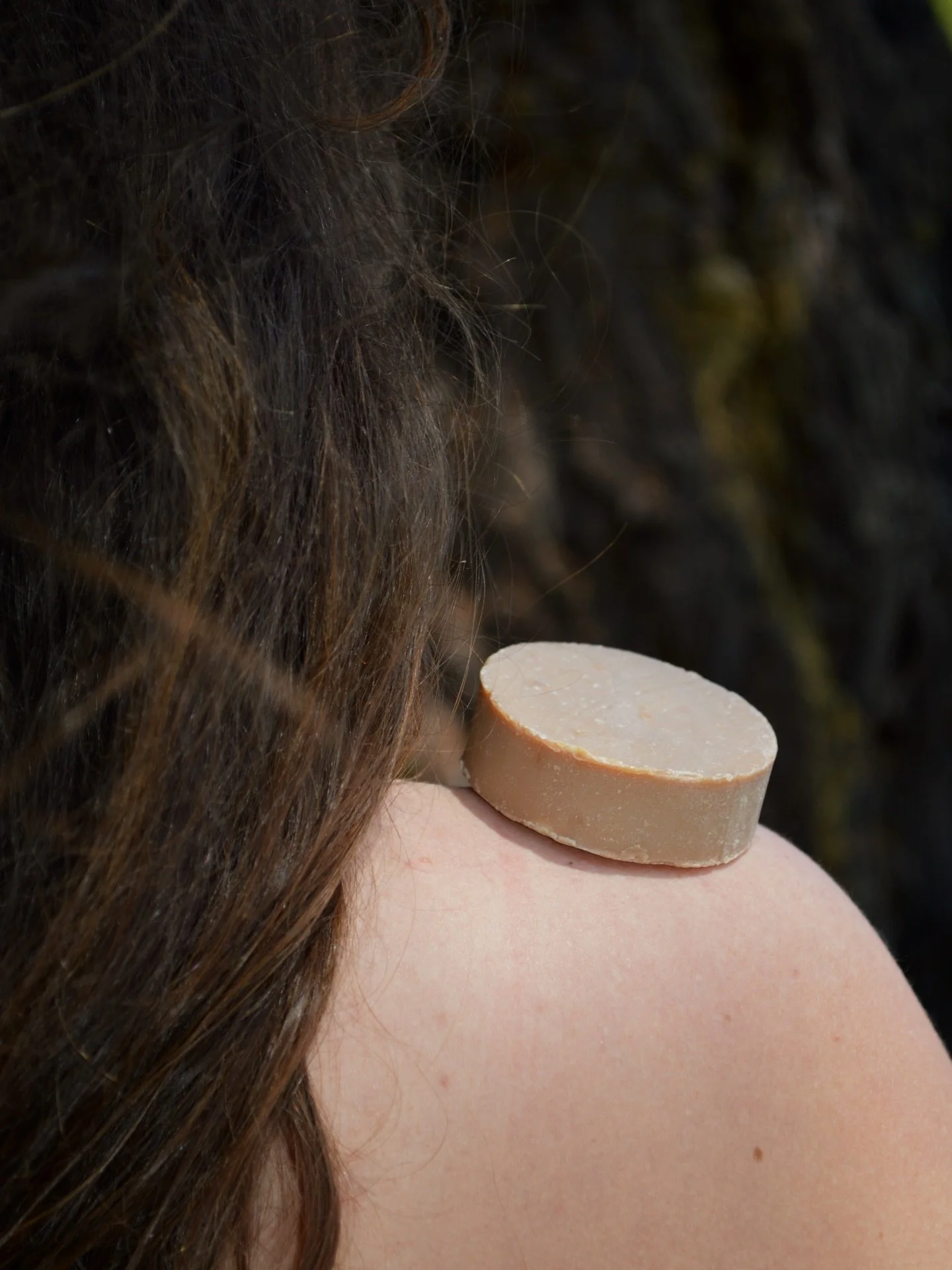 Simplistic self care starts here 🫒✨ 

Our Olive Oil Bar Soaps are formulated with intention - the perfect multi-use, all-over soap that cleanses and nourishes the skin using clean ingredients. 

#islandsoapco #shoplocal #nourish #oliveoilsoap
