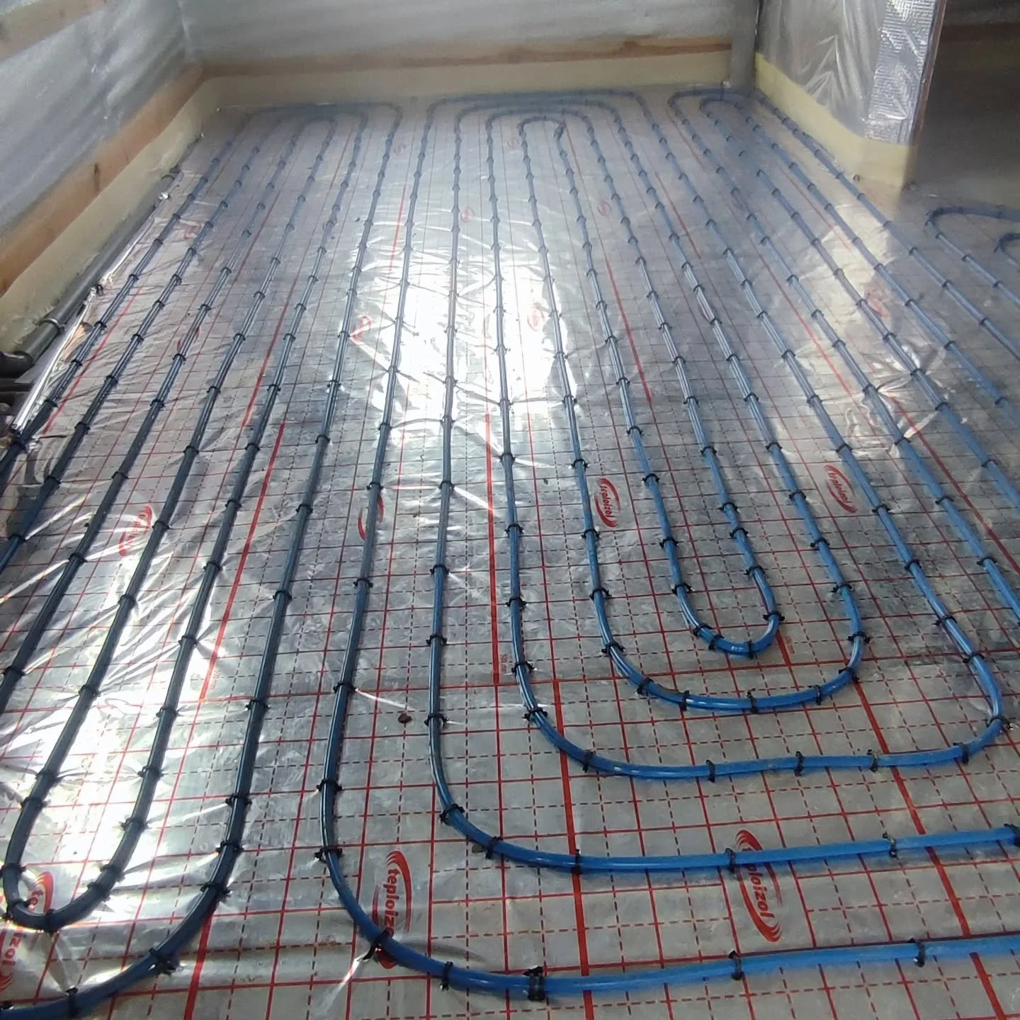 In-floor hydronic heating installed at Blossom Cottage along with all the plumbing connections. A concrete floor will go over this as soon as weather permits. We're getting there thanks to great partners and supporters! Thank you @stichting_kimon , a