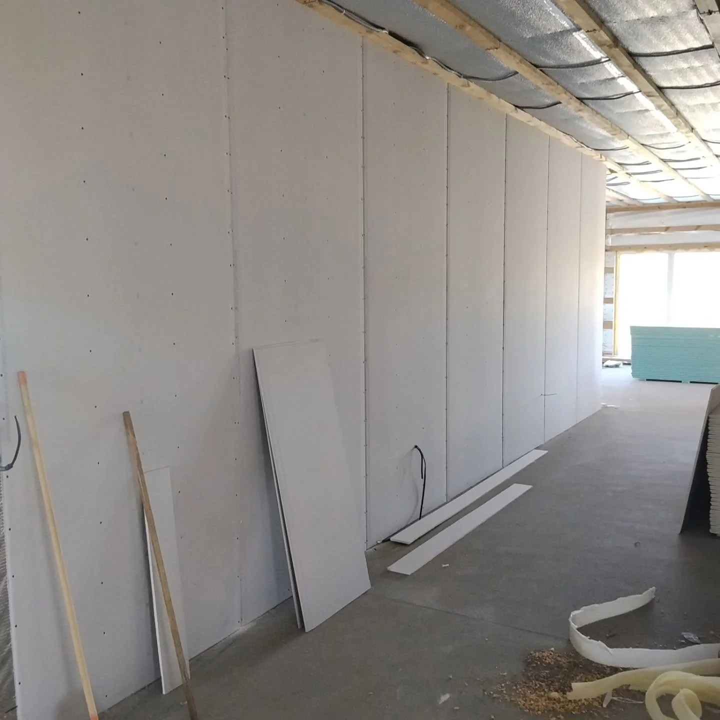 Sheetrock is going up at Blossom Cottage! #shadeforchildrenukraine #ukraineorphans #ukraineadoption @stichting_kimon