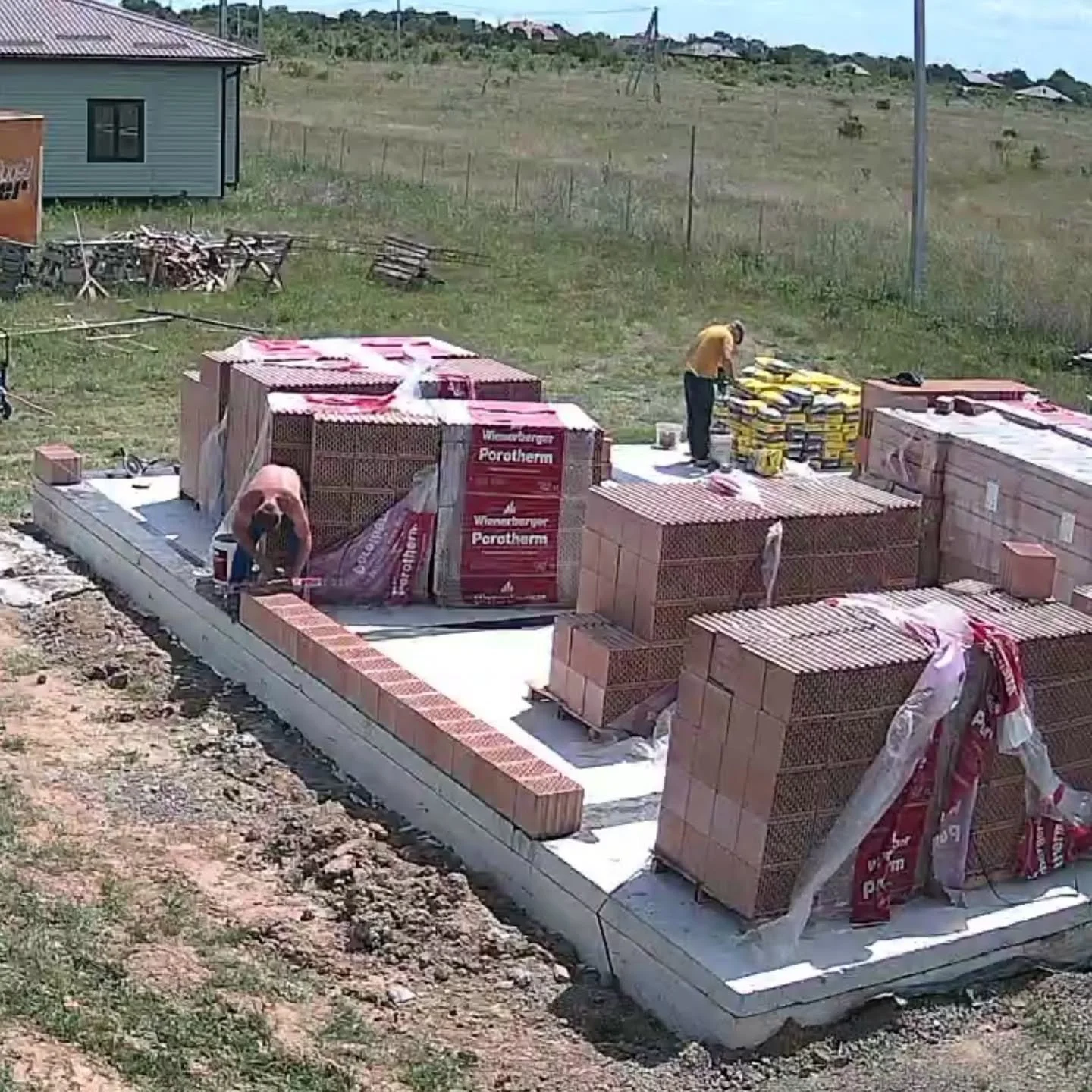 It's Monday and there's the first row of bricks rising on staff cottage #1 at the Blossom Cottage complex. #shadeforchildrenukraine @stichting_kimon #orphanagealternative #Ukraineconstruction