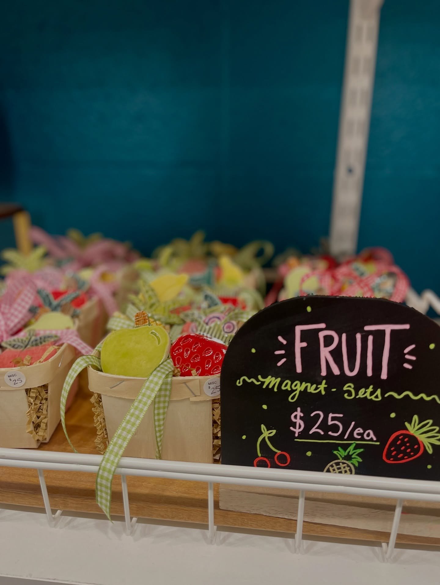 Berry cute and gift-ready 🍓🍒

These fruity magnet sets were handmade by our Urban Artisans and come bundled in the sweetest basket. 

Available now in the gallery!

#ArtMixIndy #UrbanArtisans #ArtMixGallery #ShopLocal