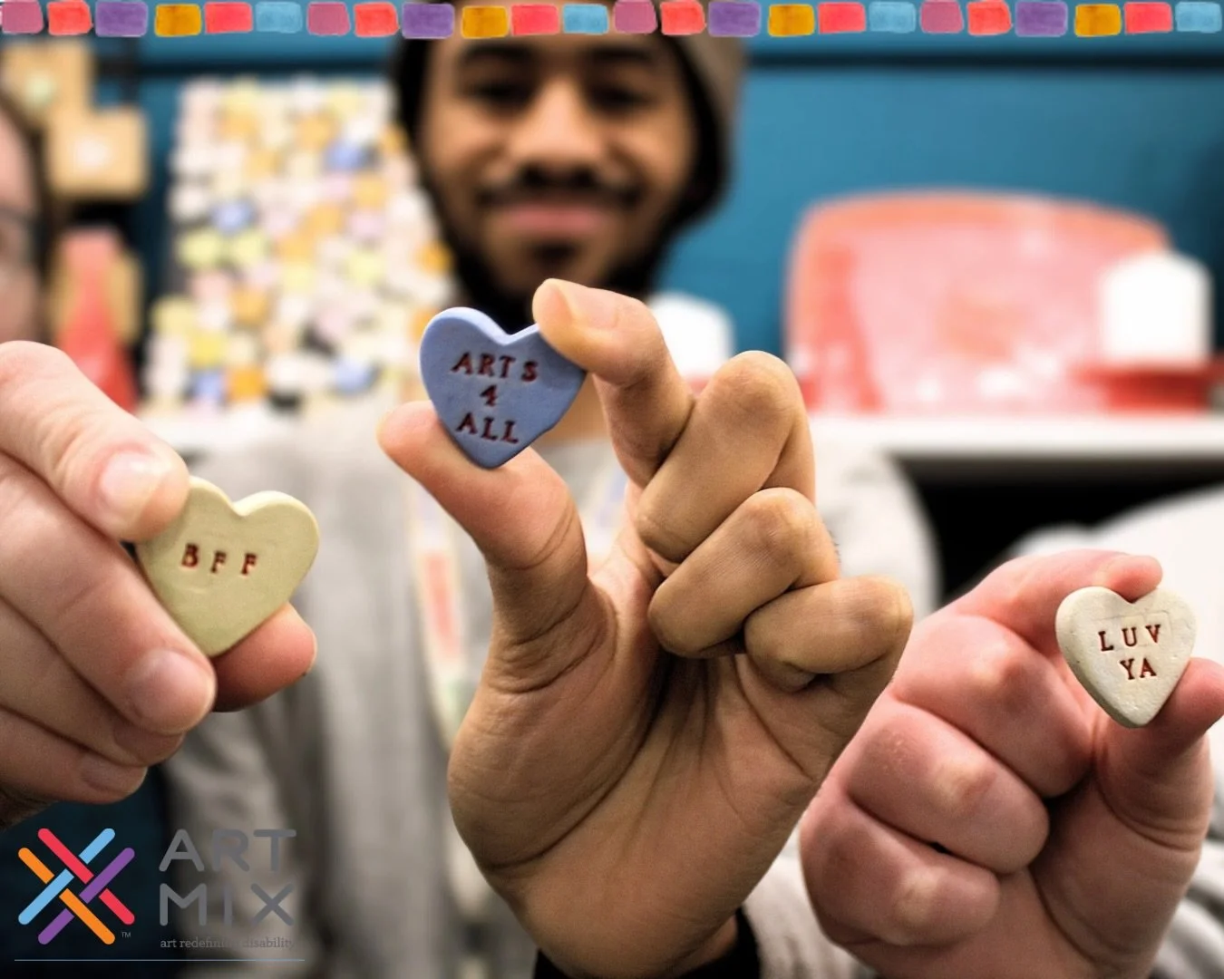 Roses are red 🌹
Art is for all 🎨
These little hearts say it best of all ❤️

Happy Valentine&rsquo;s Day Weekend from the ArtMix Team! 🥰

#ArtMixIndy #ValentinesDay #ArtForAll #Hearts