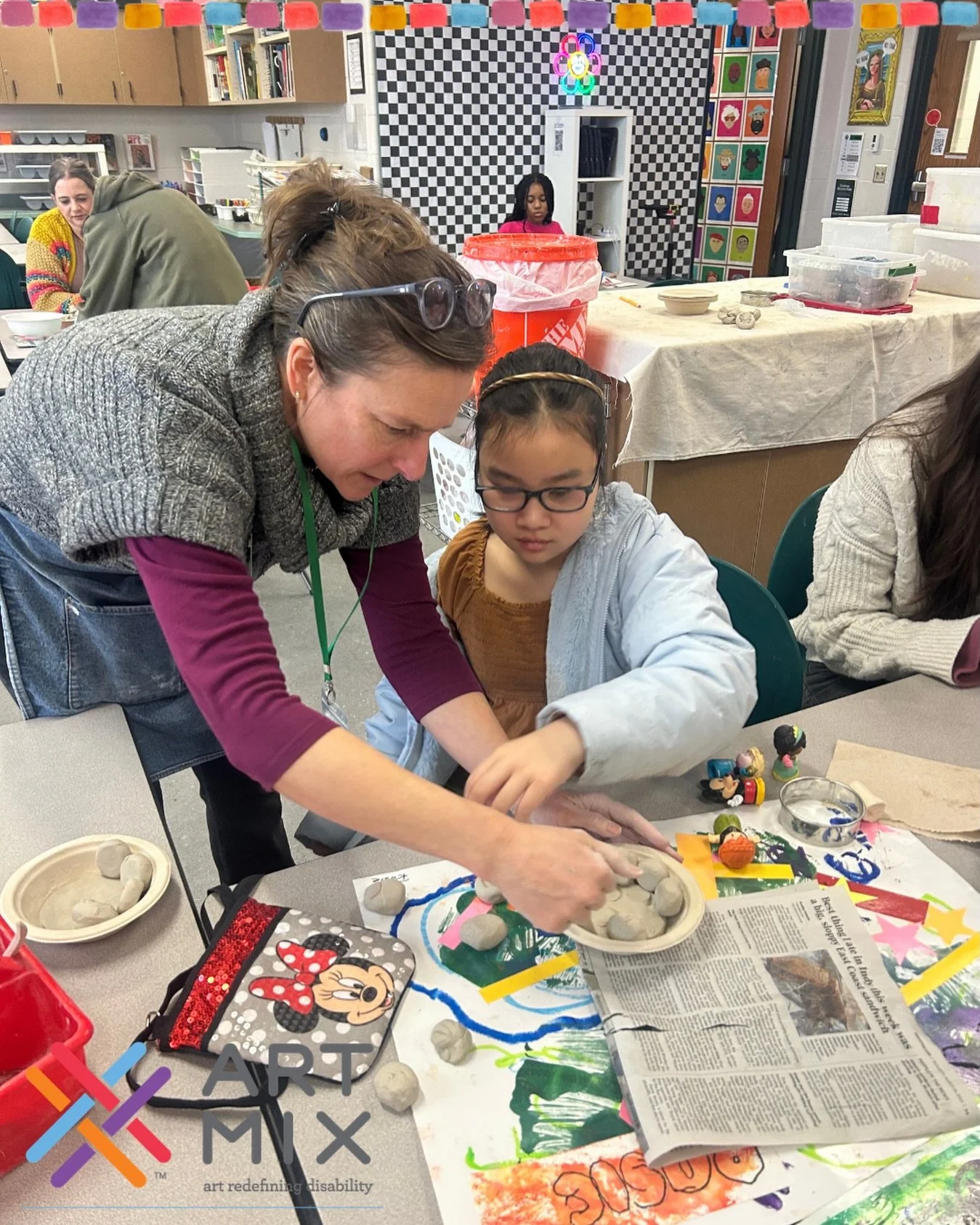 Accessible Art at Zionsville Middle School ✨

ArtMix Teaching Artist, Christy, has been leading accessible arts programming at Zionsville Middle School this past semester. We love being able to partner with surrounding schools to bring accessible art