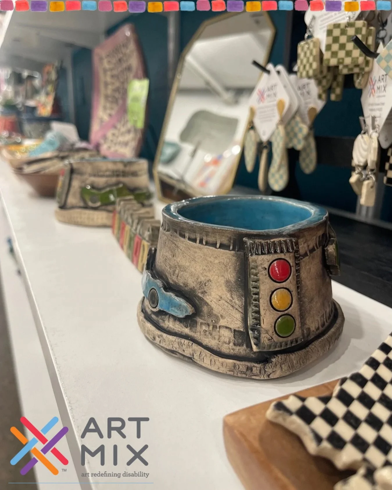 🏁‼️ 1 week until Indy 500 ‼️ 🏁

Come get your one-of-a-kind checkered flag, Speedway, and Indy car items here in our gallery before the big day! 

Make a shopping appointment online or visit the link in our bio! 🔗

#Indy500 #ArtMixGallery #Accessi