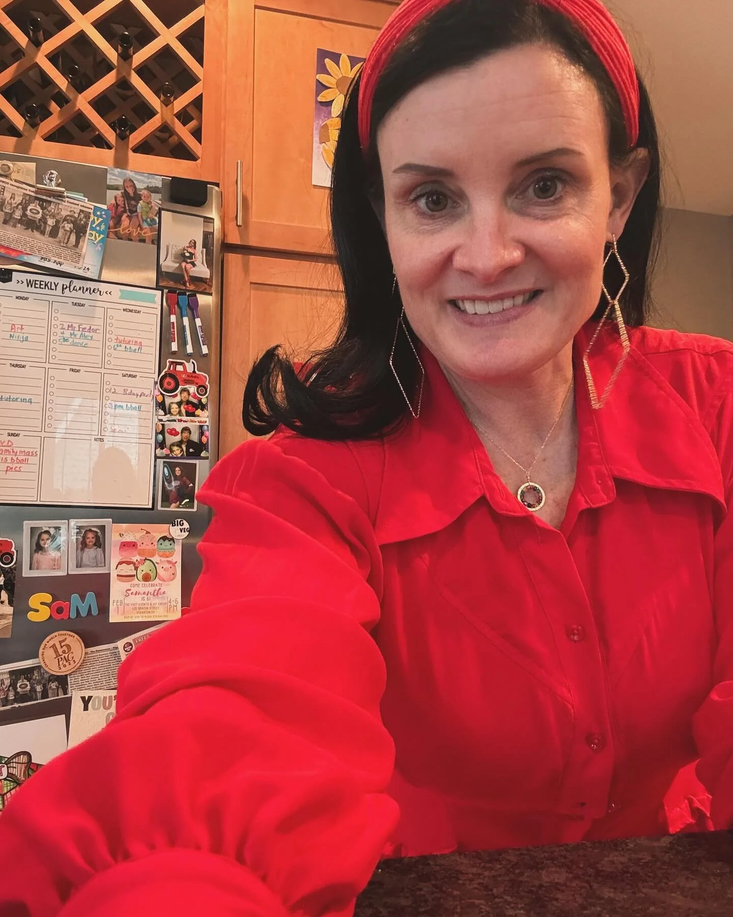 I love adding an accessory to an outfit for a pop of color! Its such an easy and affordable way to upgrade your look. Add some sparkle to your life!
Thanks to #parkenjewelry  for sending me this beautiful necklace.