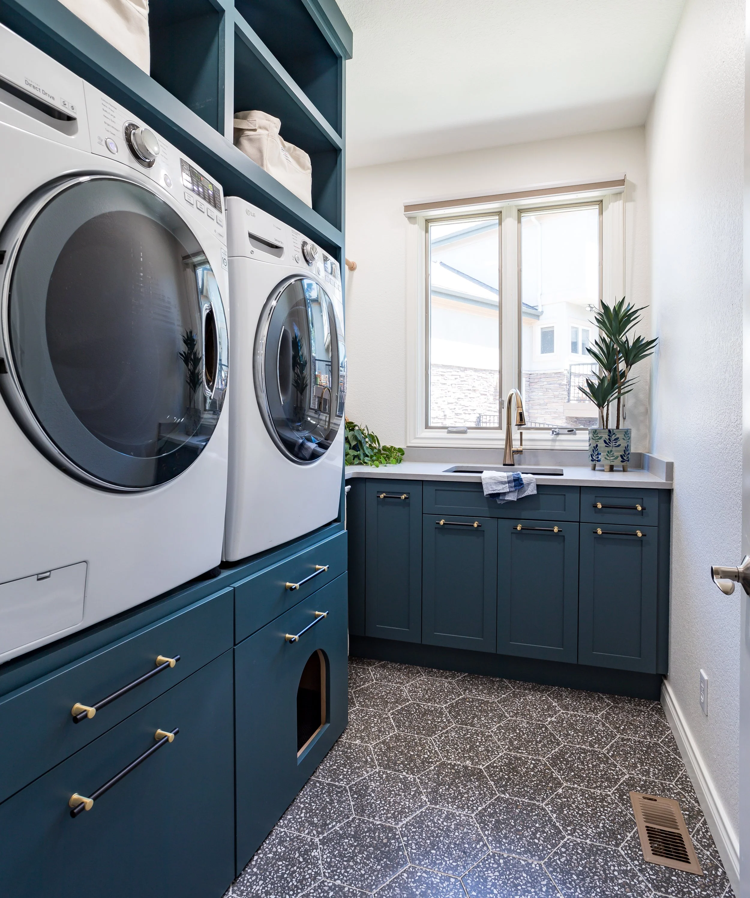 Transforming Your Laundry Room with Custom Cabinetry: Function and Flair