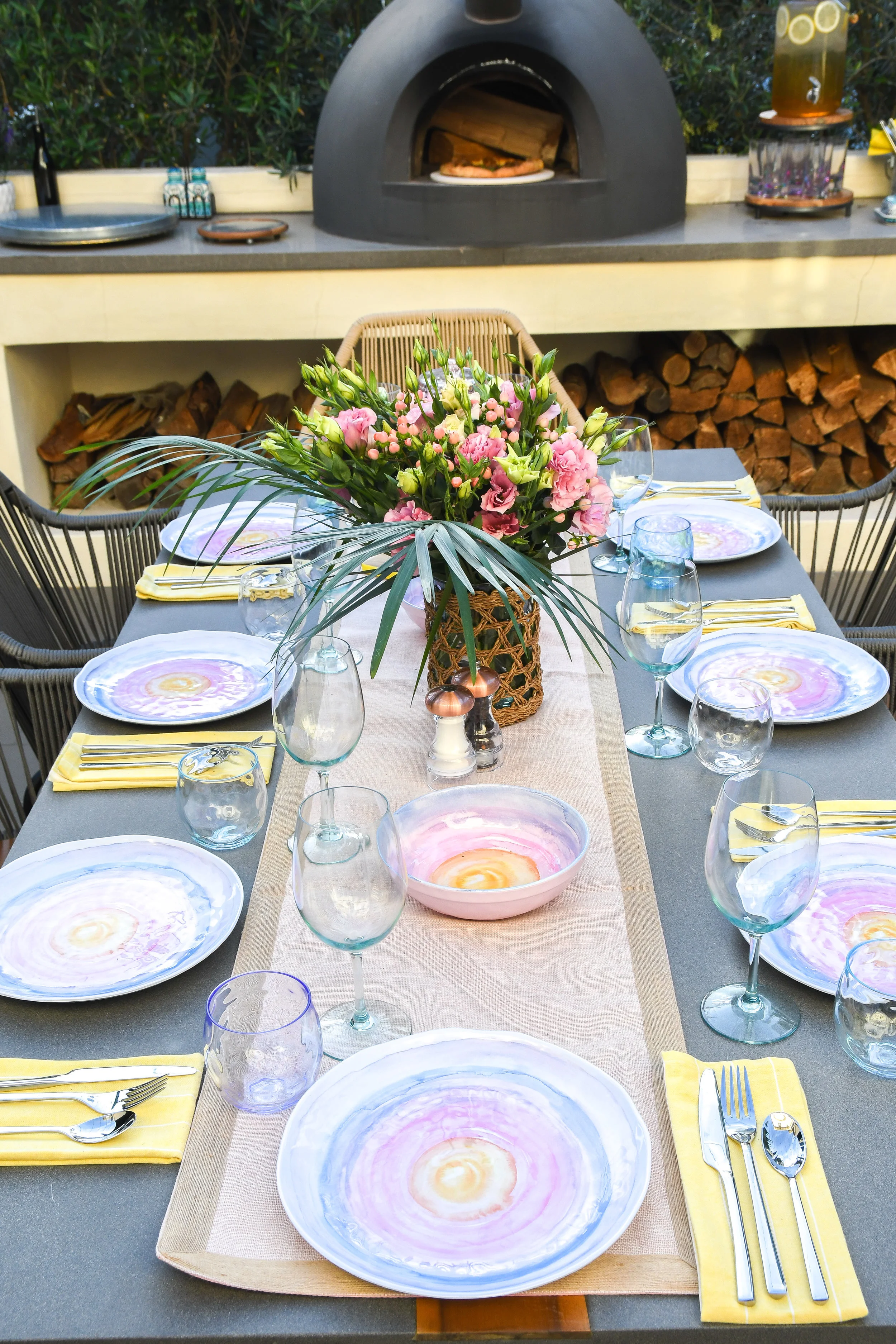 Home goods online table and chairs