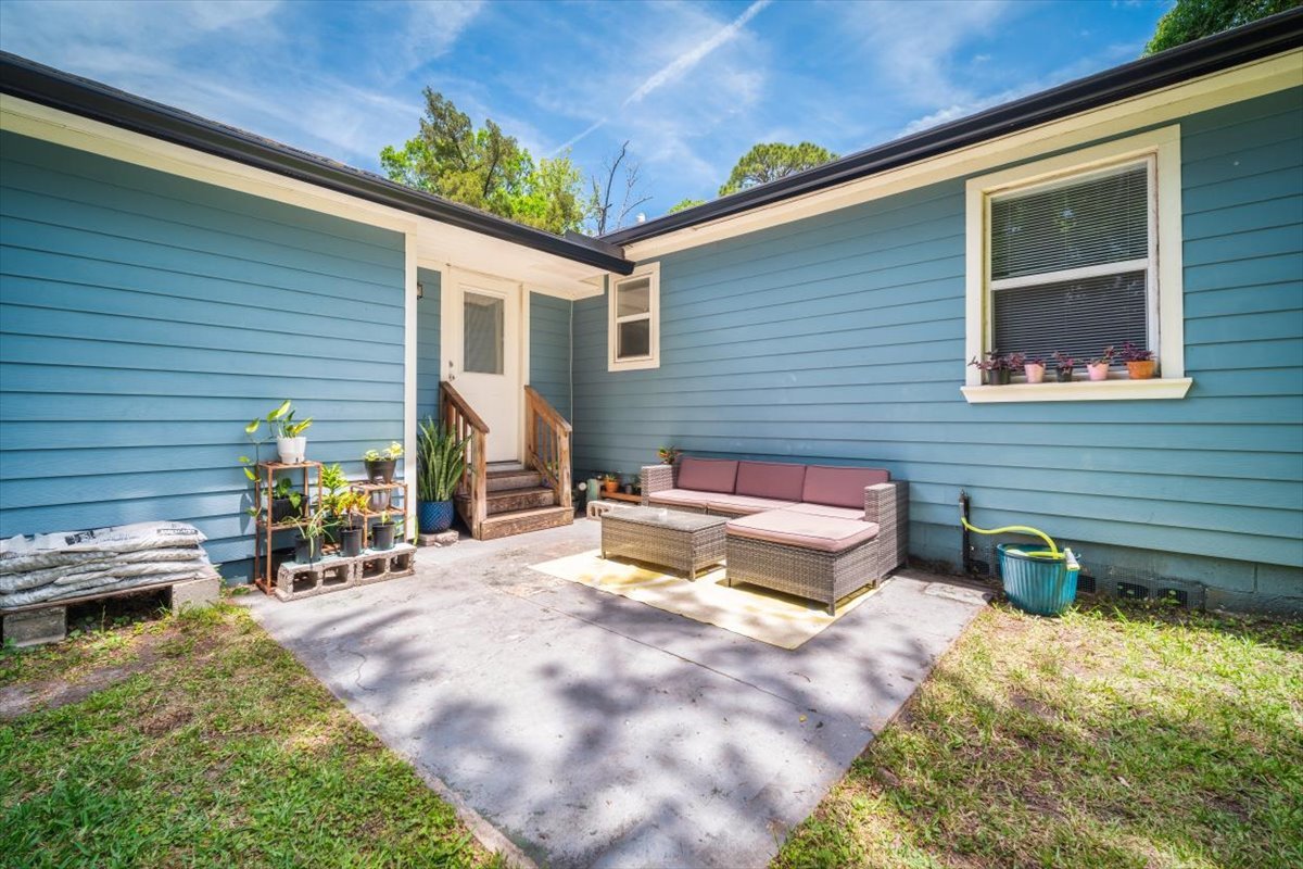 2032 Inwood Terrace Concrete back yard patio.jpg