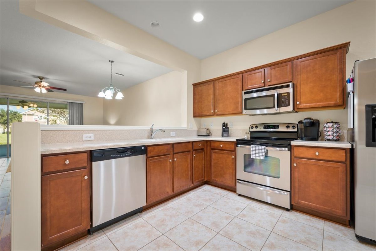 13406 English Peak Kitchen with Stainless Steel Appliances.jpg