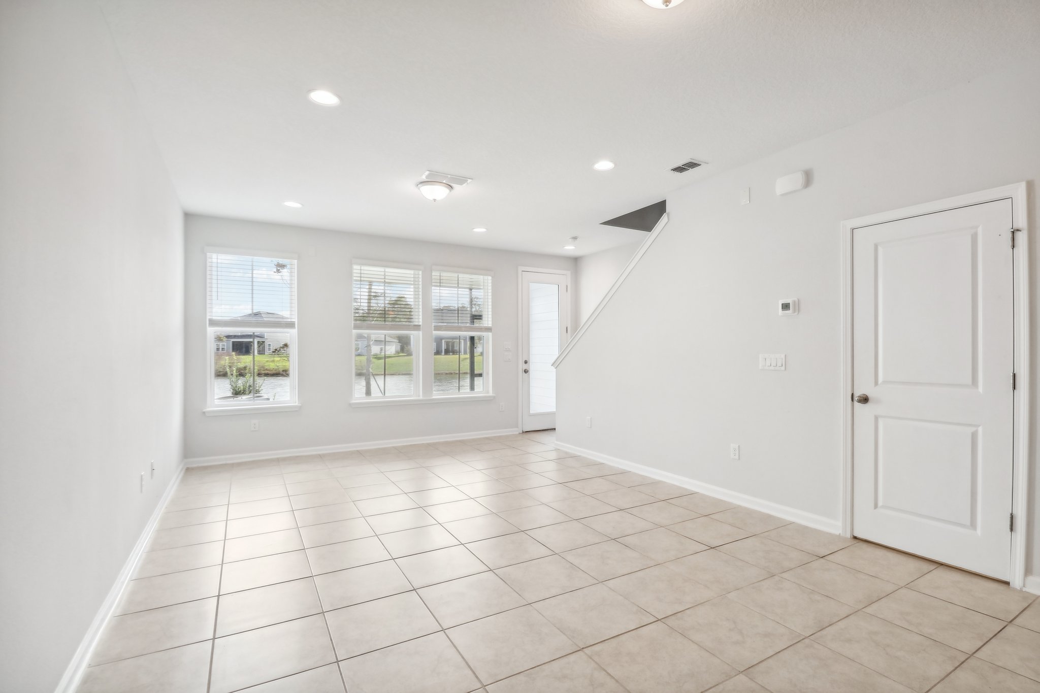 260 Brandon Lakes Dr Great Room with Tile.jpg