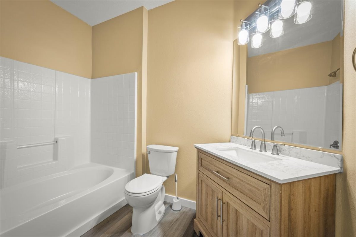 10550 Baymeadows Rd Unit 1012 updated bathroom with vanity.jpg