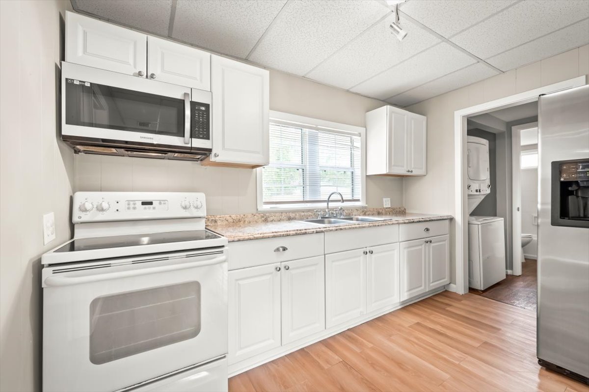 2514 Peach Dr  Kitchen 2.jpg