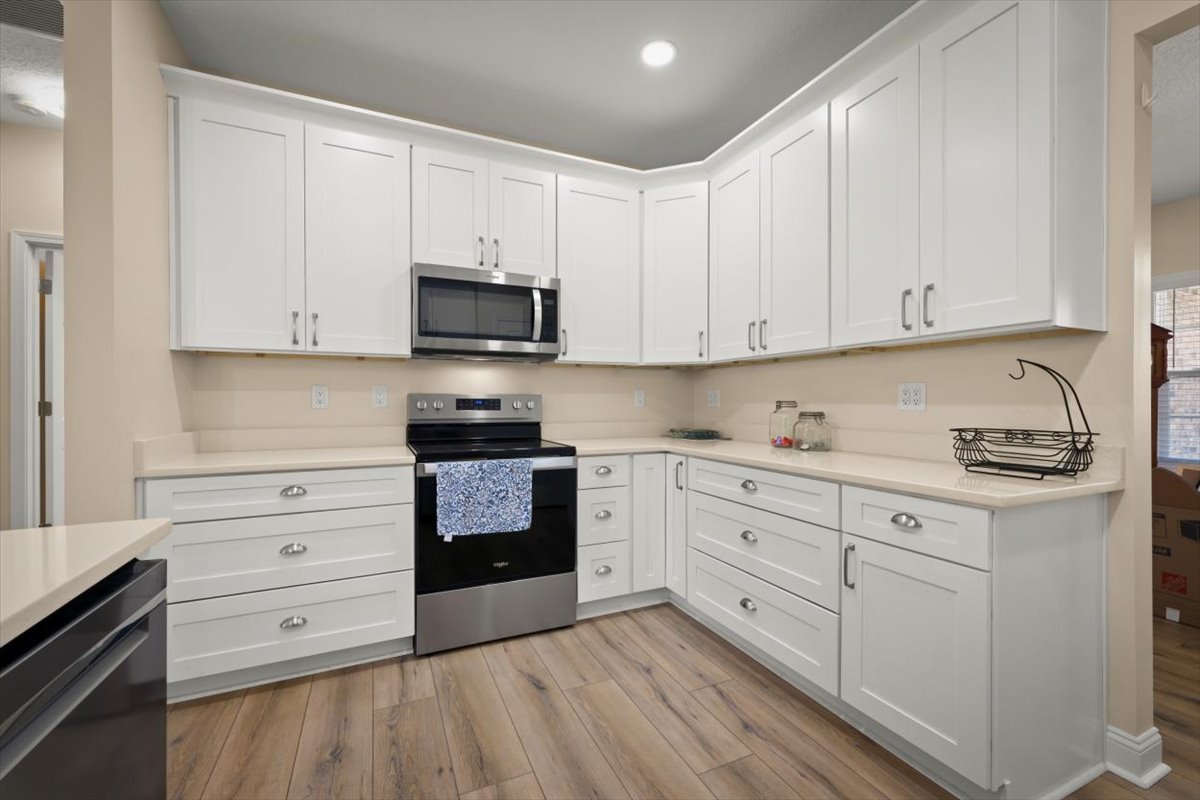 45196 American Dream Dr Kitchen.jpg