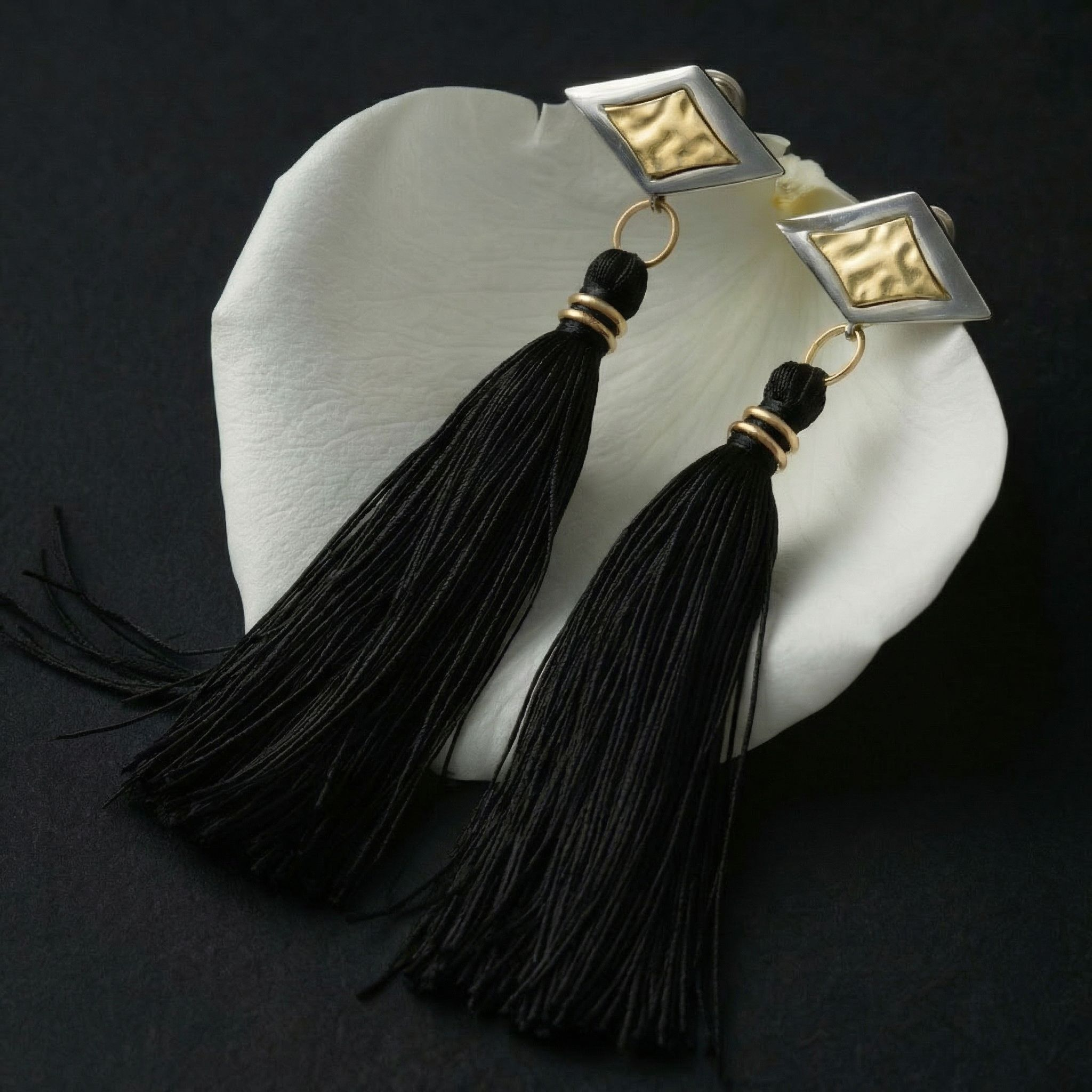 Studio3A_House-of-Harlow_Steorra-Drop-Fringe-Earrings_1b 1.png