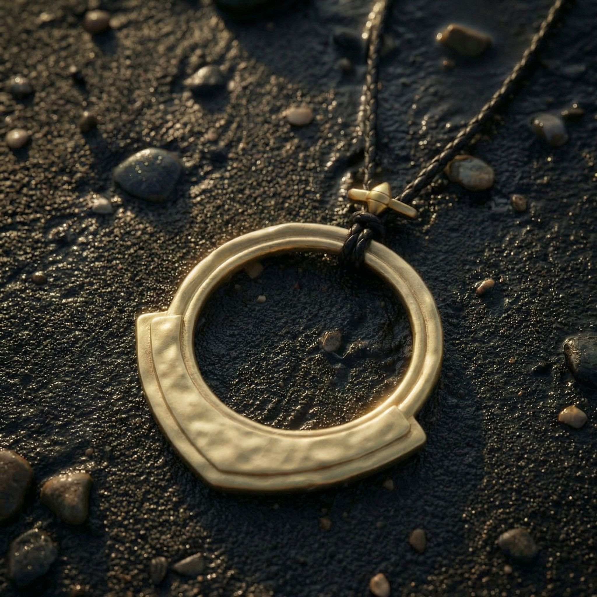 Studio3A_House-of-Harlow_Arch-Pendant-Necklace_1c 1.png