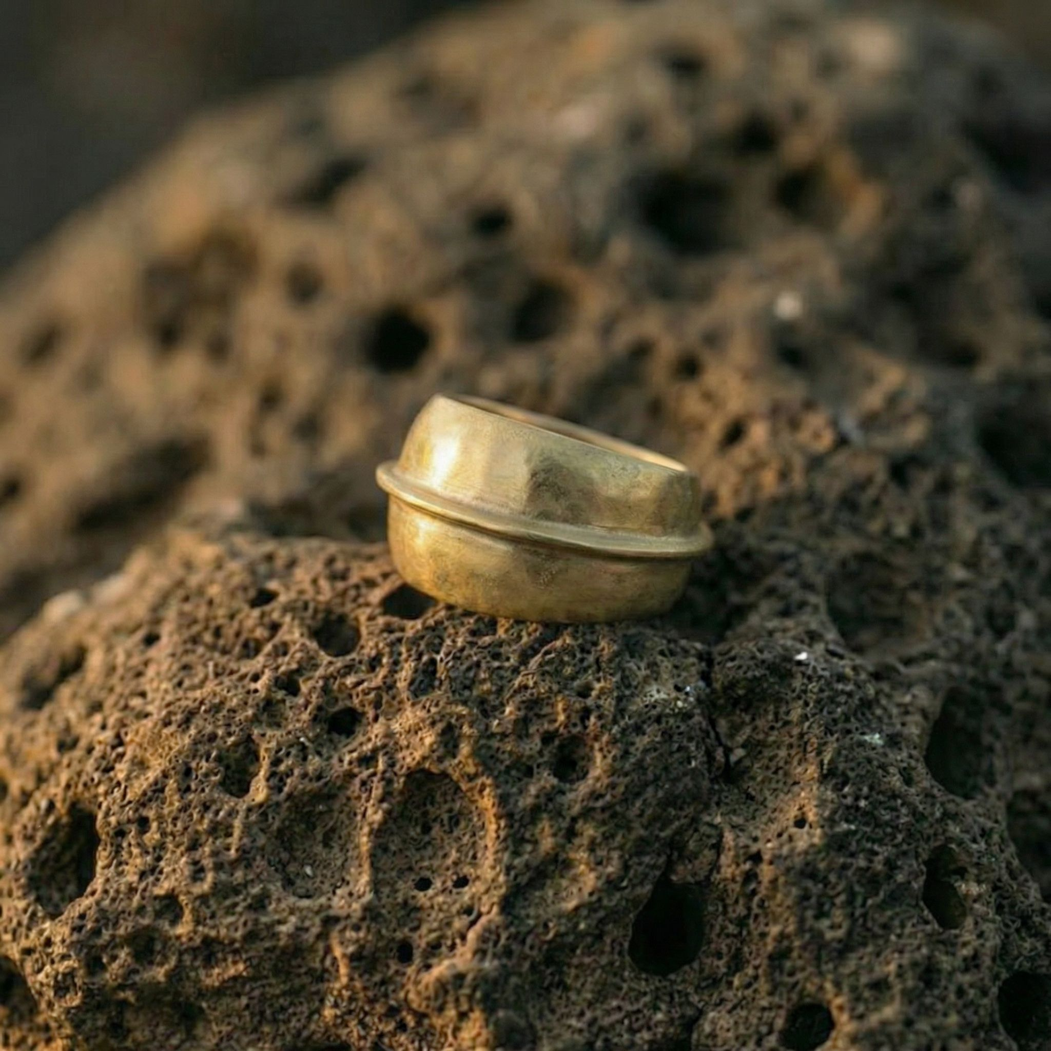 Studio3A_House-of-Harlow_arch-ring-g_2a 1.png