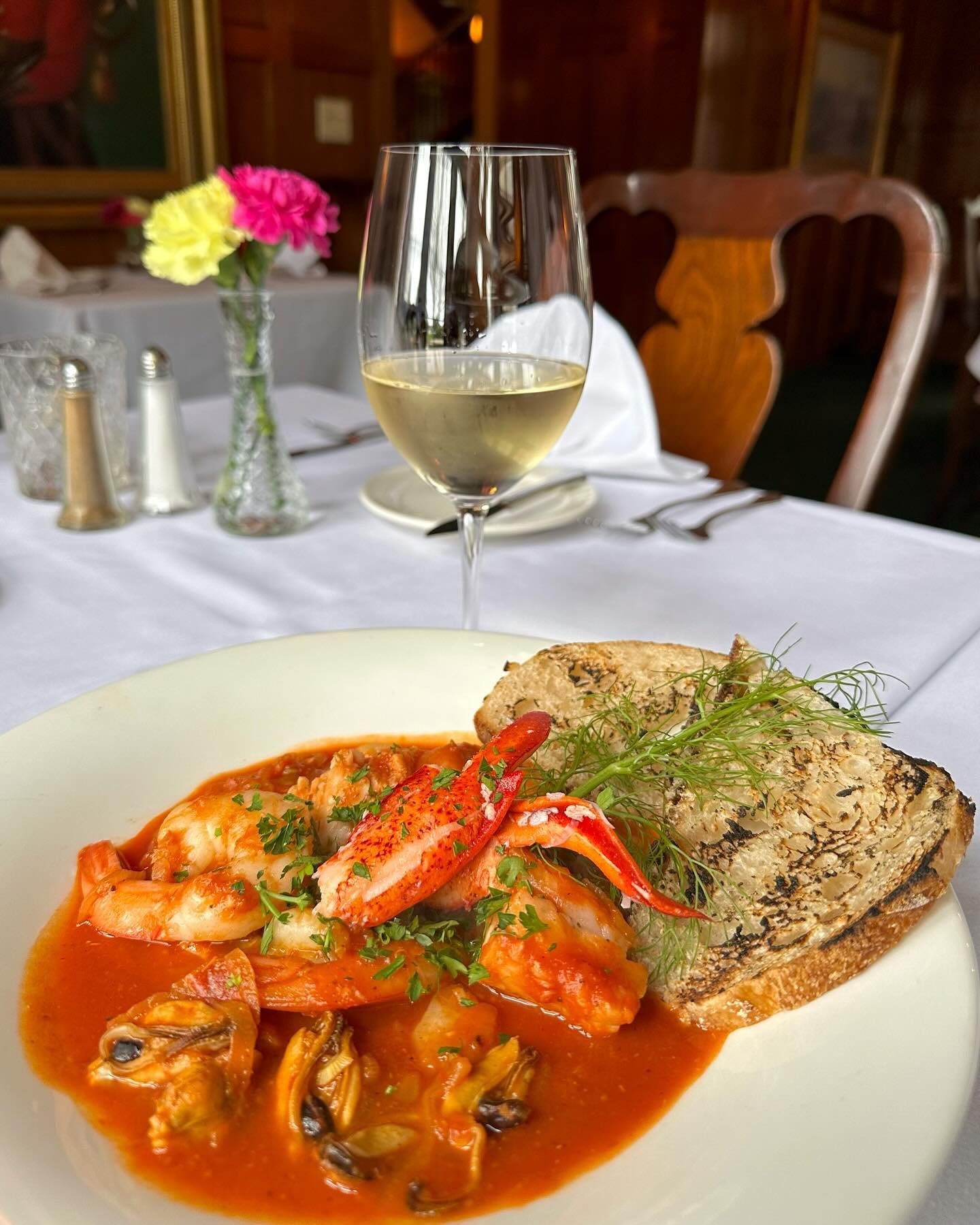 Weekend feature: 

Cioppino &bull; 5 fish &bull; housemade sourdough points.

The kitchen is hot and the drinks are cold. We look forward to seeing and serving you all weekend!

#lovelansing #eatonrapids #lansingnoms #lansingchowhounds #lansingfoodie
