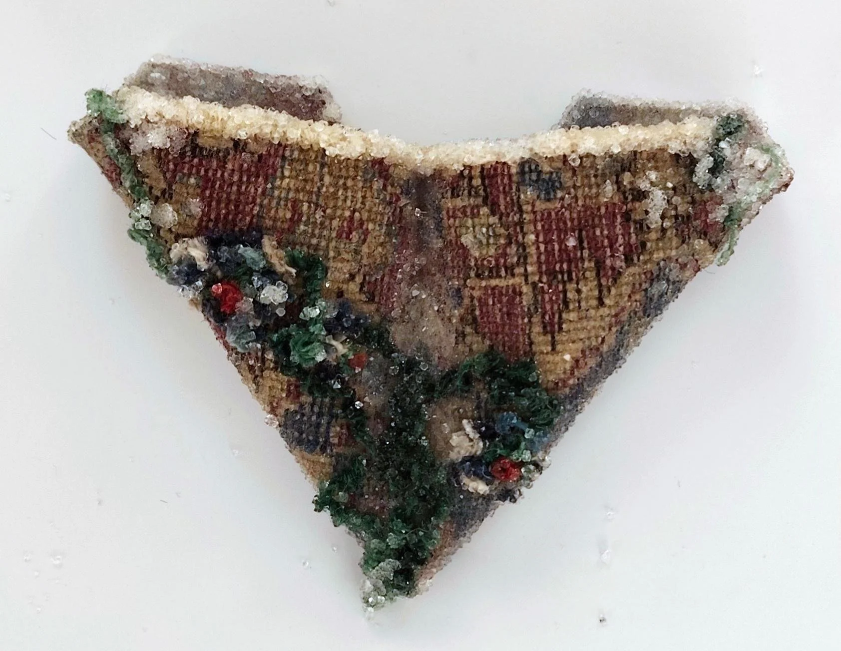 Two eggs are living here, 2025/ 26
Türkischer Teppich, Stahl, Kalialaun
23 x 30 cm