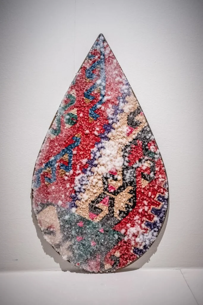 O, 2025
Kelim Teppich Fars, Iran, Edelstahl, Kaliumaluminiumsulfat
60 x 40 cm