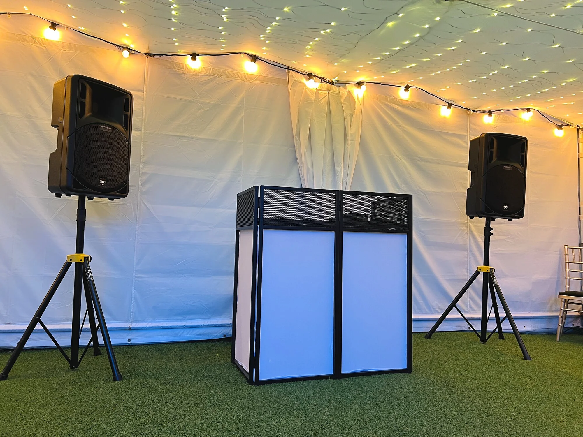 rsz_dj_booth.jpg