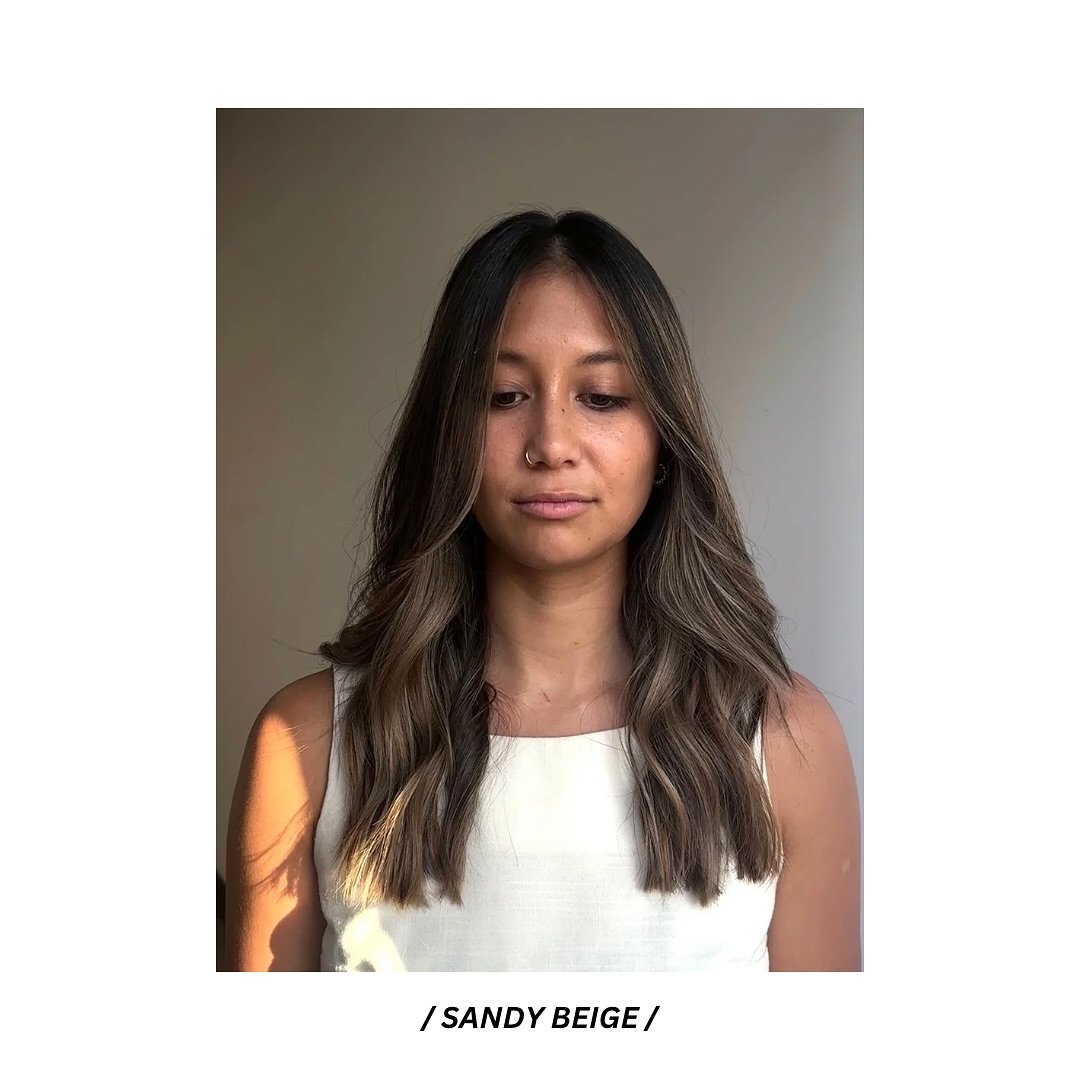 A color from this season. ✨

This sandy beige balayage was the perfect shade to enhance my clients natural roots and skin tone.
Thinking about these things are so important when choosing a new hair color. Working with your coloring will always enhanc