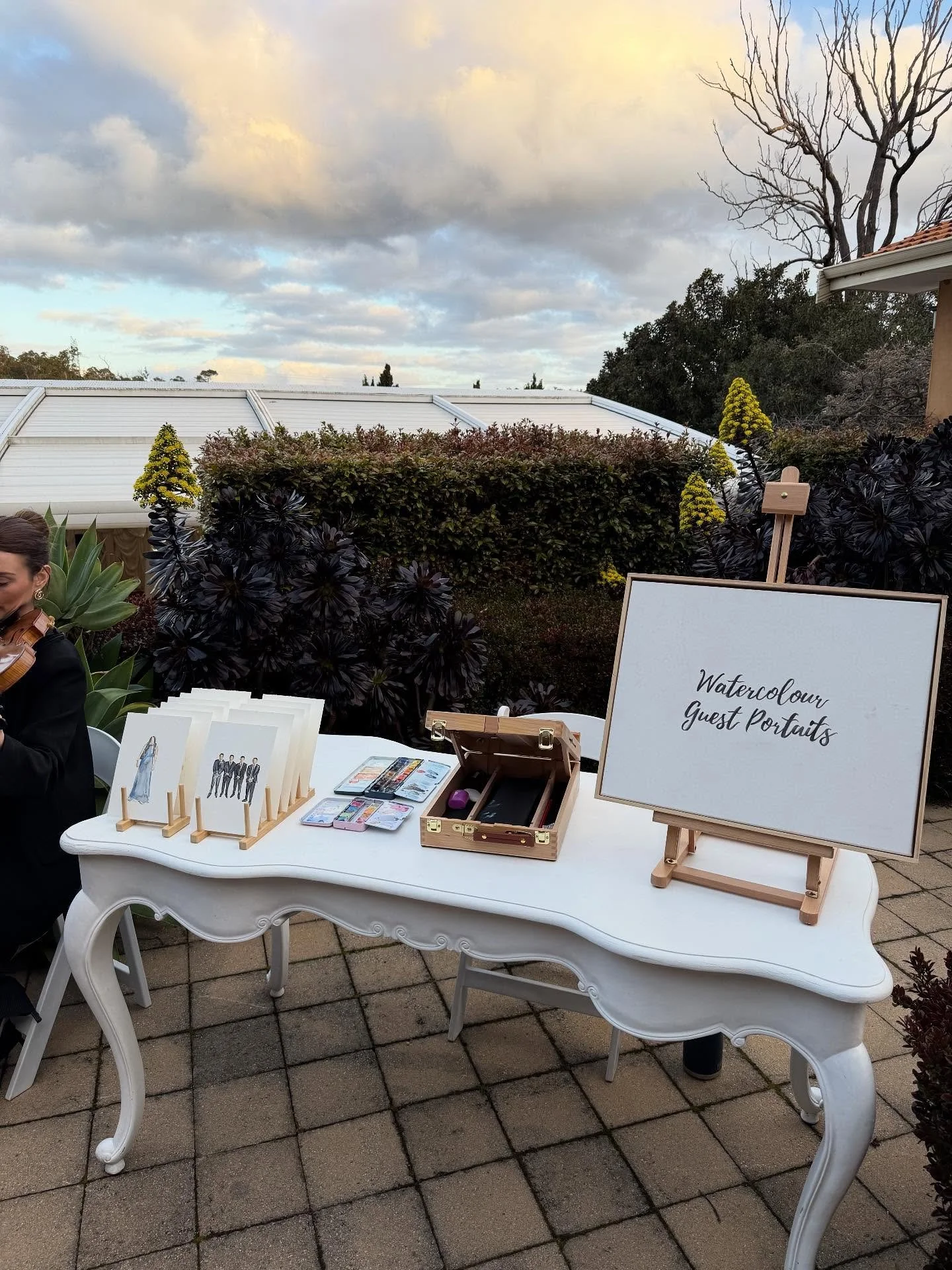 ✨✨✨

#liveweddingpainting #liveweddingpainter #liveweddingartist #liveweddingart #weddingartperth #weddingartist #liveart #livepainter #weddingguestportrait #art #painting #watercolor #watercolour #paint #artist #wedding #weddings #weddingvendors #we