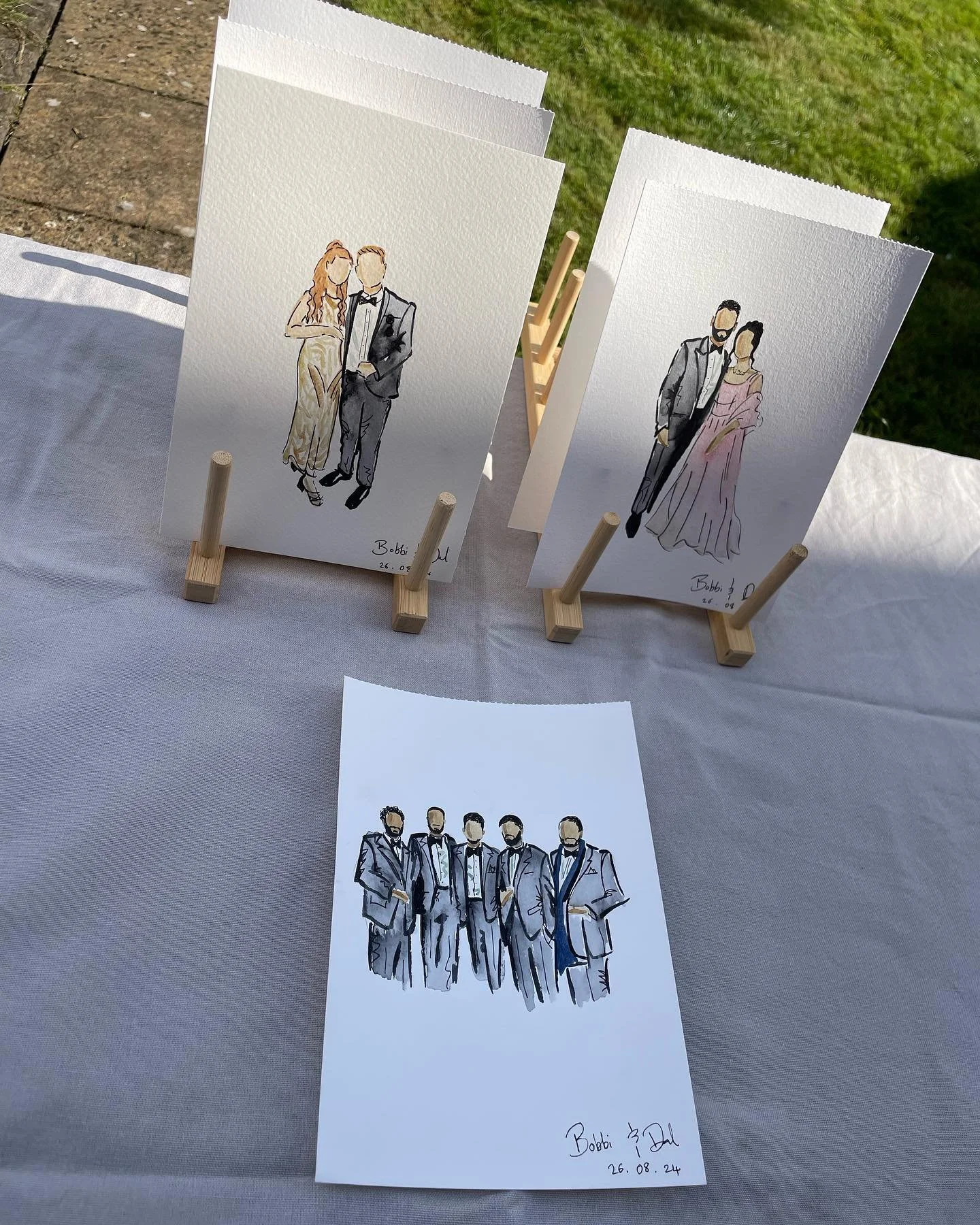 Sun dried portraits from August🫶🏻🫶🏻🫶🏻

Its about time I shared my content from this summers amazing season!! If you know me you know im useless on here but here we go&hellip;.

#liveweddingpainting #liveweddingpainter #liveweddingartist #livewe