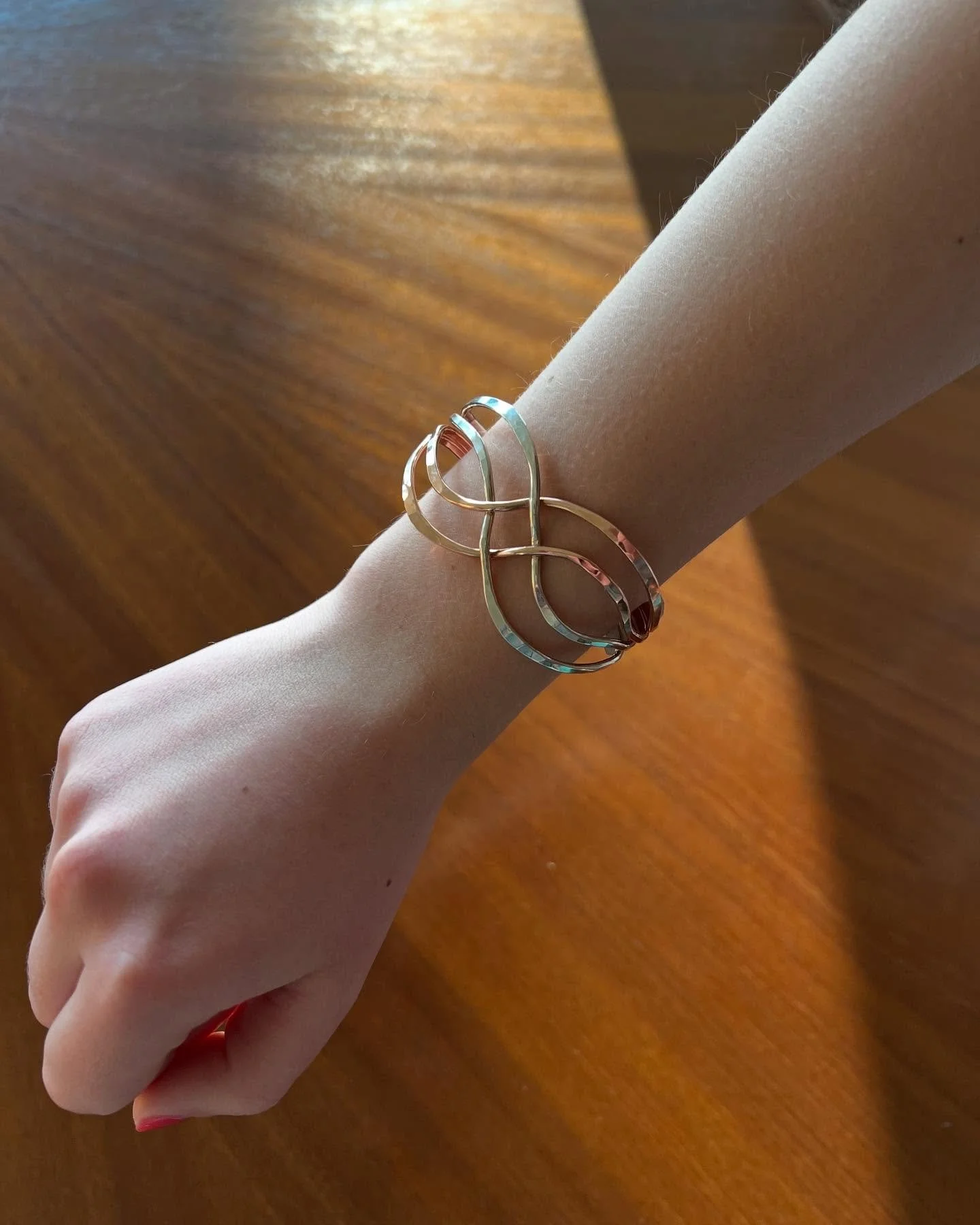 Featured auction item of the day is this beautiful sterling and rose gold filled cuff bracelet! 
It&rsquo;s a new piece consisting of 4 over lapping strands to achieve a braided effect. Bracelet is hallmarked. Budding closes Monday 4/7! Put &ldquo;kr