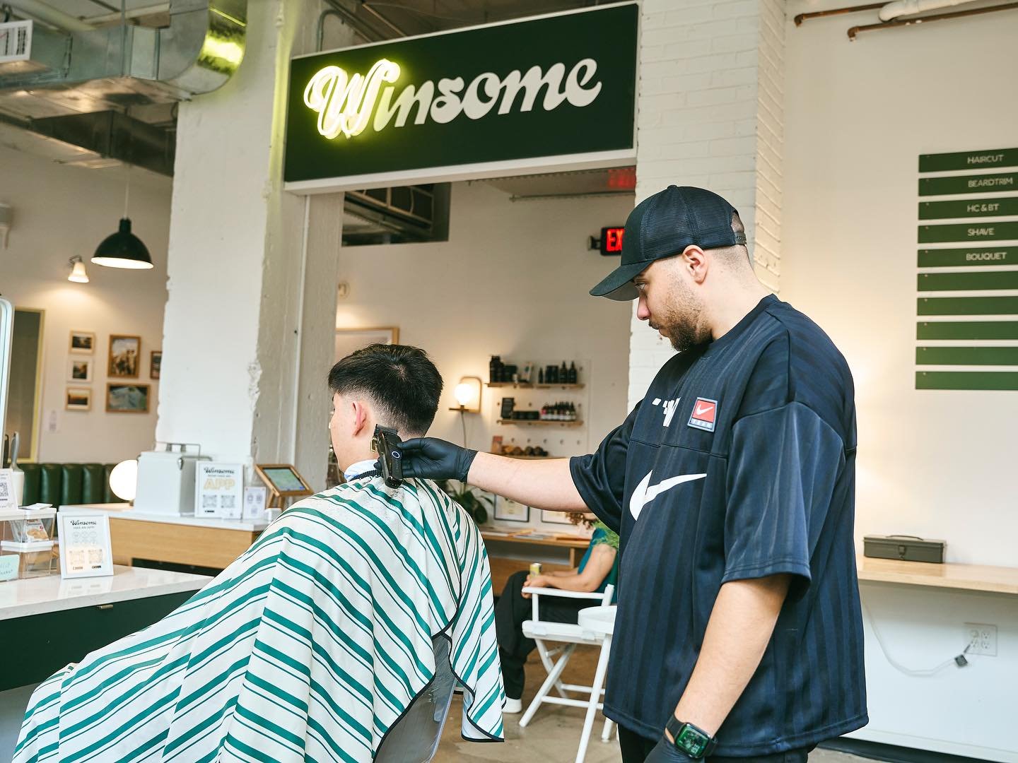 With ease
💈: @thebarberlb_ 
📷: @capncoffee