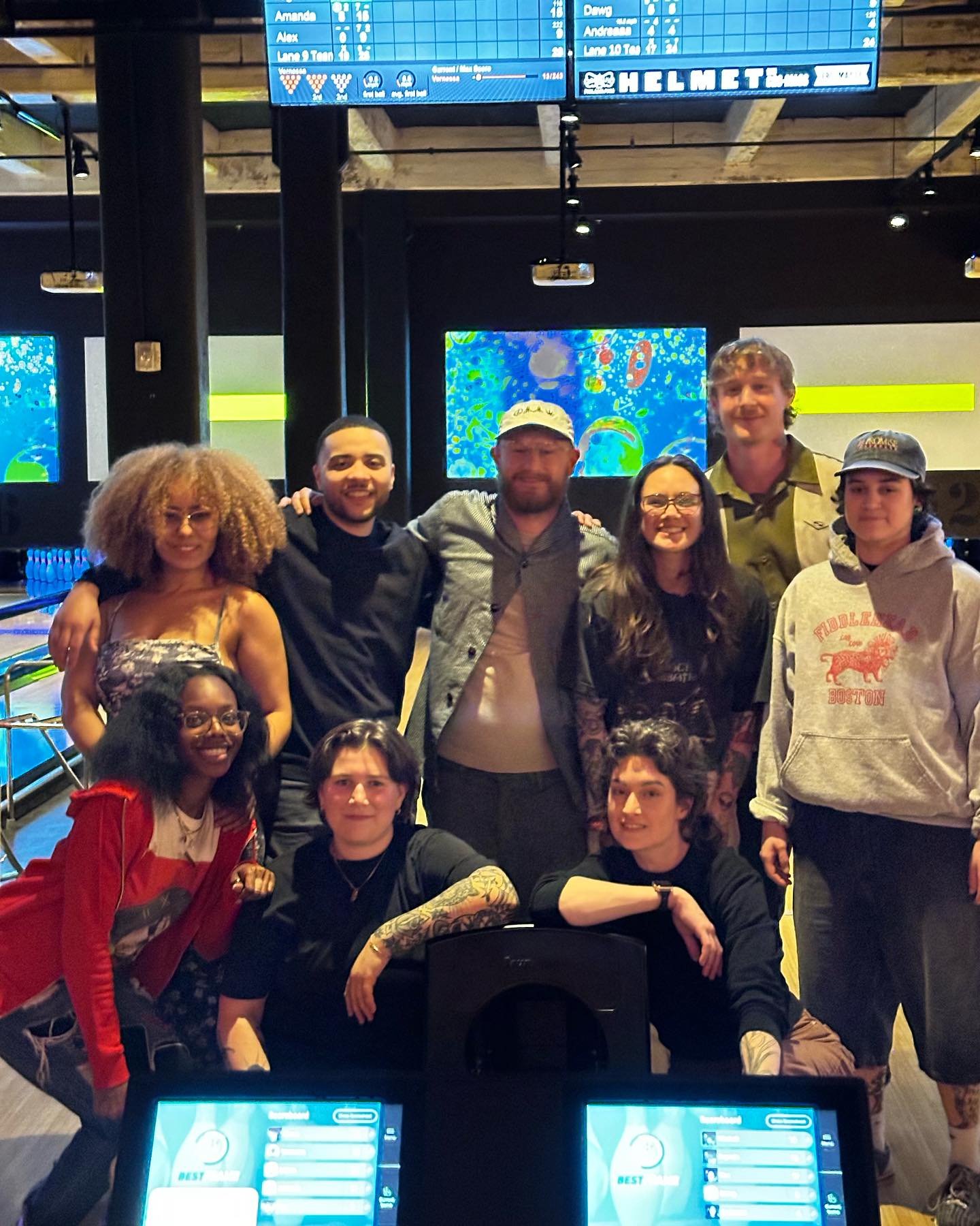 Real recognize Real. 
Last Saturday the barber crews from @bornfreebarber and @winsomeforgood came together for some &ldquo;ultra serious&rdquo; bowling action 🤓
Bottom line- it was a great time but we should all prob stick to cutting hair #gutterba