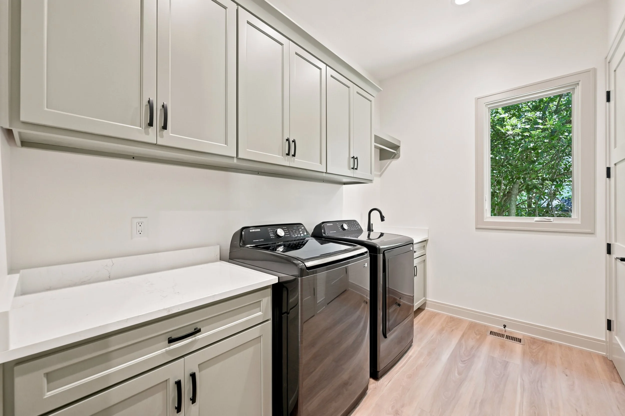 409 n st Claire_037.jpg