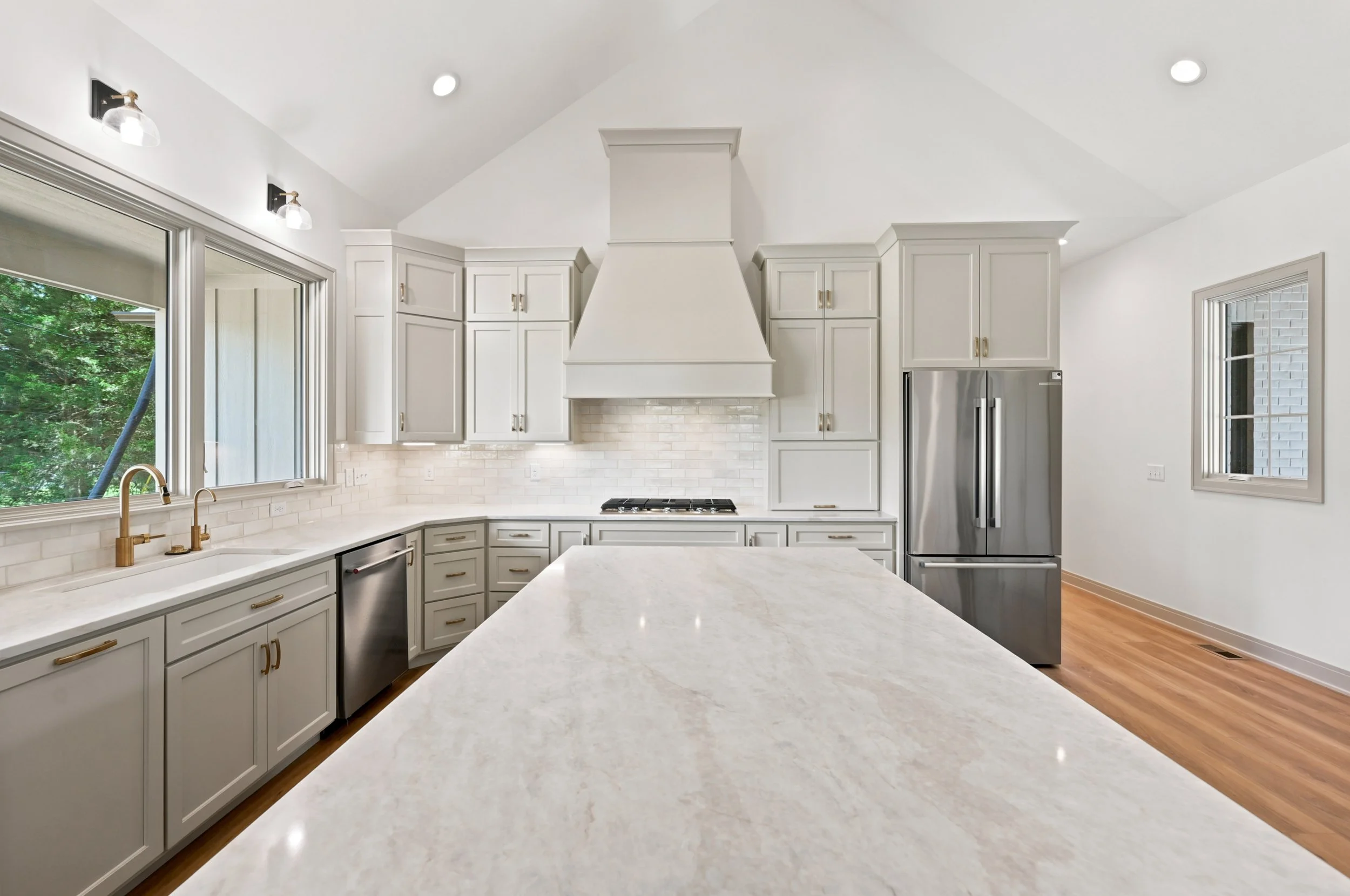 409 n st Claire_011.jpg