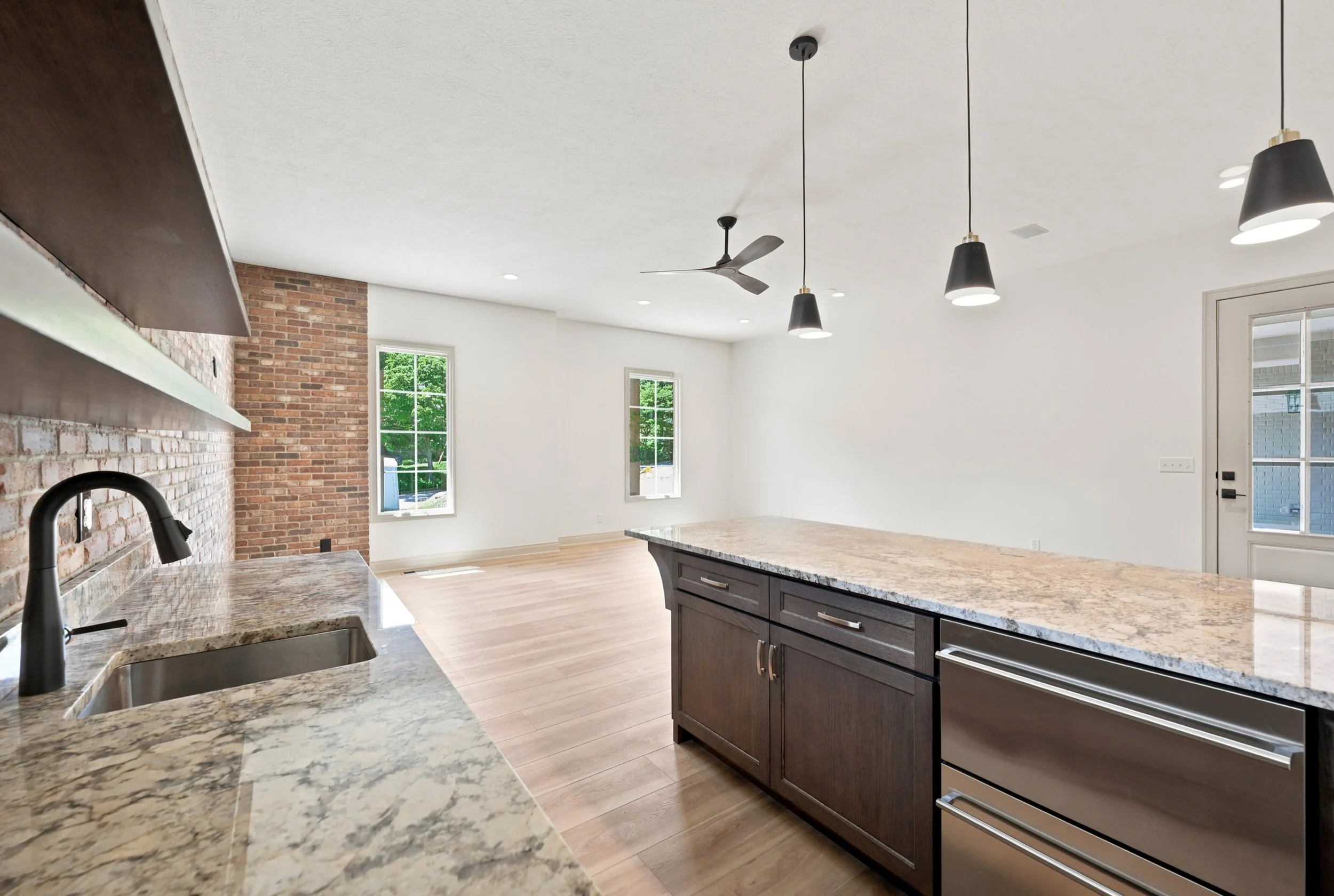 409 n st Claire_025.jpg