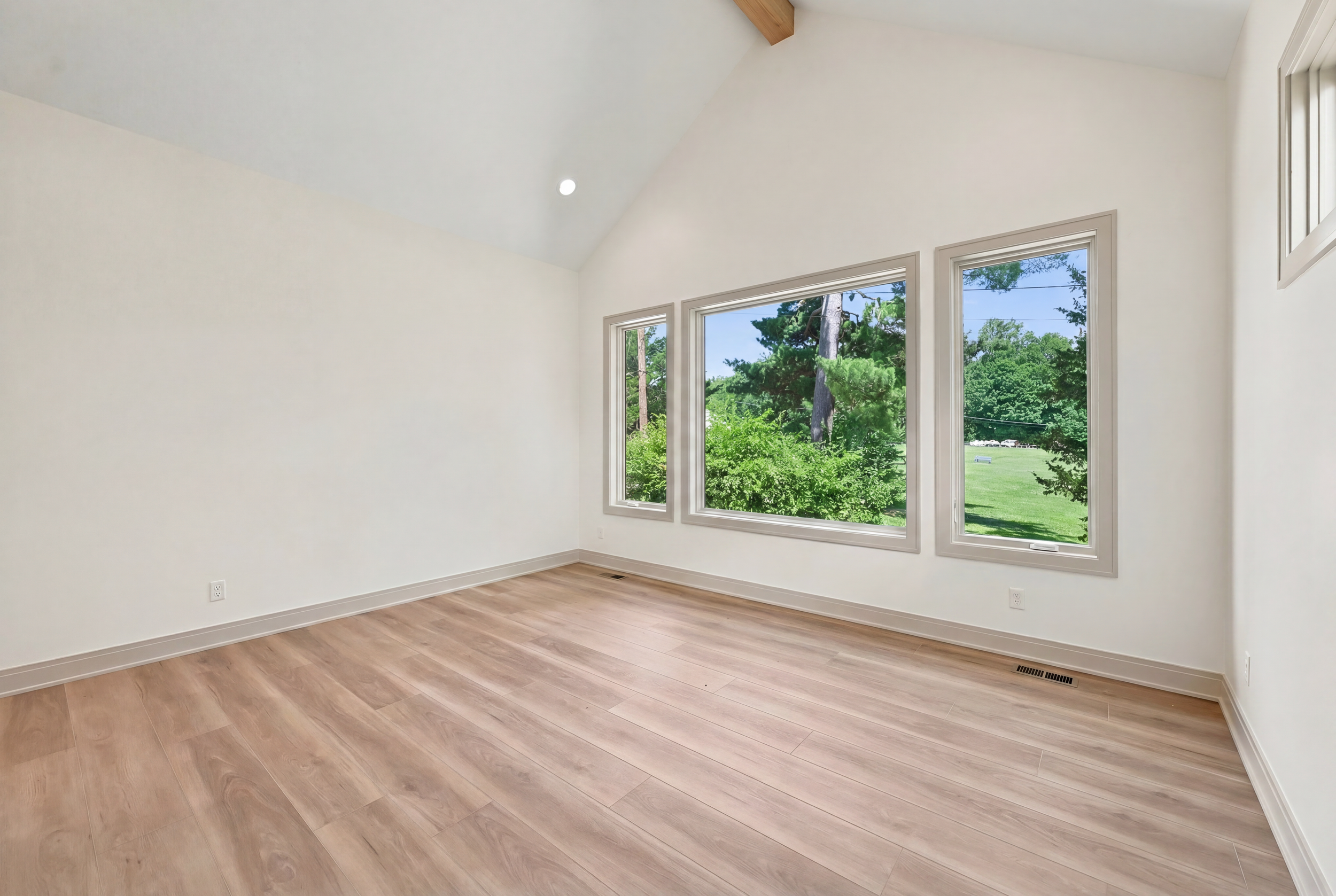 409 n st Claire_028.jpg